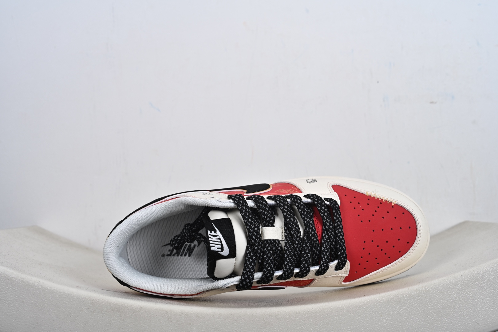 2026马年限定 Nike Dunk Low 爆款高端定制 米白基底+中国红主色+黑金点缀 QW5288-115
