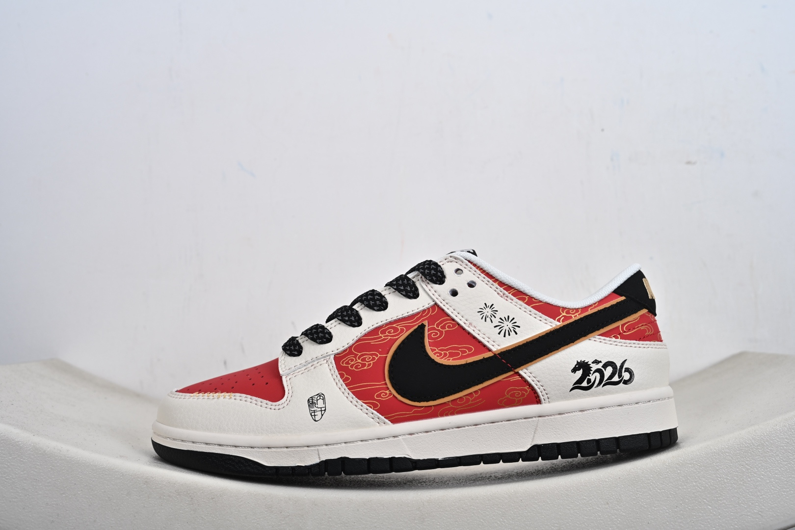 2026马年限定 Nike Dunk Low 爆款高端定制 米白基底+中国红主色+黑金点缀 QW5288-115