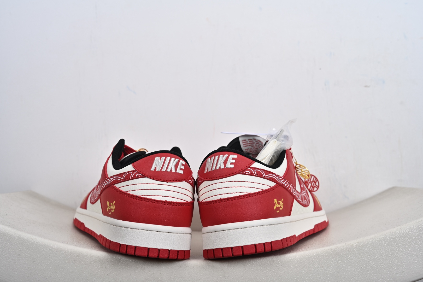 NIKE SB DUNK LOW PRO 马年限定款直接戳中审美经典低帮鞋型上脚超显腿细 KG6699-F21-Top High Quatity Cheap Sneakers Fashion Clothing Clothes Bags handbags Shoes of all Brand wholesale With The best Quality And Beautiful Price from China Factory Chinese suppliers wholesaler seller NIKE SB DUNK LOW PRO 马年限定款直接戳中审美经典低帮鞋型上脚超显腿细 KG6699-F21