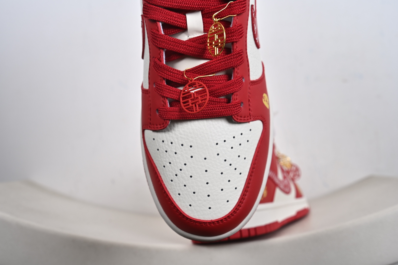 NIKE SB DUNK LOW PRO 马年限定款直接戳中审美经典低帮鞋型上脚超显腿细 KG6699-F21-Top High Quatity Cheap Sneakers Fashion Clothing Clothes Bags handbags Shoes of all Brand wholesale With The best Quality And Beautiful Price from China Factory Chinese suppliers wholesaler seller NIKE SB DUNK LOW PRO 马年限定款直接戳中审美经典低帮鞋型上脚超显腿细 KG6699-F21