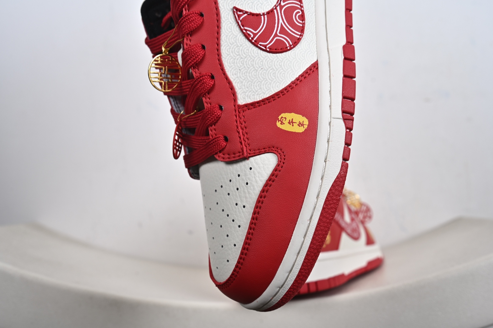 NIKE SB DUNK LOW PRO 马年限定款直接戳中审美经典低帮鞋型上脚超显腿细 KG6699-F21-Top High Quatity Cheap Sneakers Fashion Clothing Clothes Bags handbags Shoes of all Brand wholesale With The best Quality And Beautiful Price from China Factory Chinese suppliers wholesaler seller NIKE SB DUNK LOW PRO 马年限定款直接戳中审美经典低帮鞋型上脚超显腿细 KG6699-F21