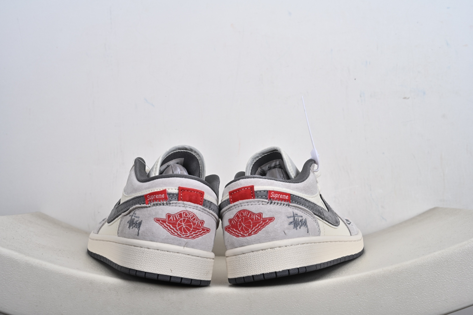 200 Nike Jordan Air Jordan 1“LV联名——黑布勾抽绳” 高端定制 低帮 复古 减震 防滑 耐磨 篮球鞋 YX5066-305-Chinese UA Cheap High Quatity Brand Clothes Bags handbags Sneakers wholesale wholesaler seller from China Factory suppliers Fashion Clothing Shoes best Quality Beautiful Price 200 Nike Jordan Air Jordan 1“LV联名——黑布勾抽绳” 高端定制 低帮 复古 减震 防滑 耐磨 篮球鞋 YX5066-305