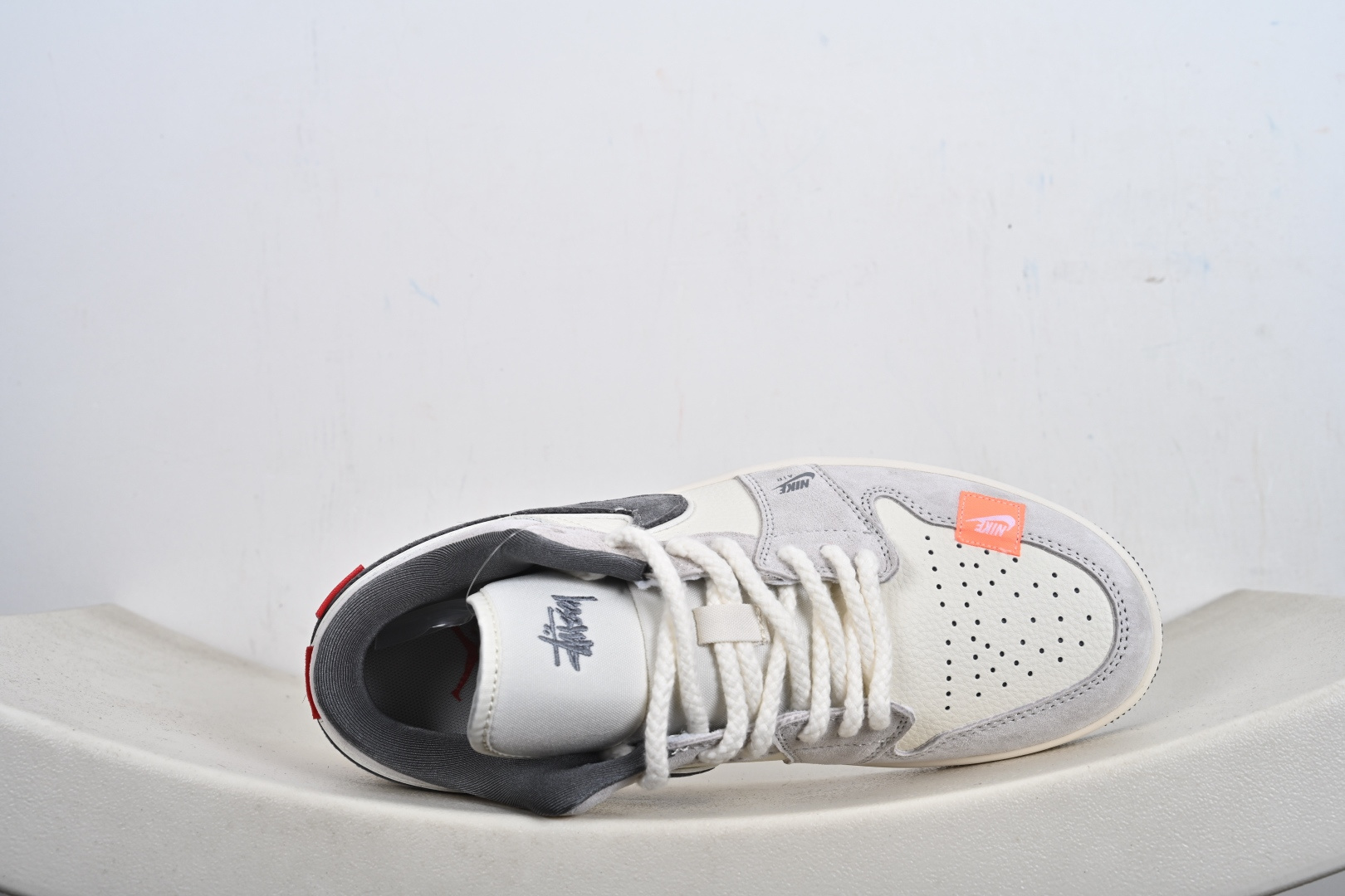 200 Nike Jordan Air Jordan 1“LV联名——黑布勾抽绳” 高端定制 低帮 复古 减震 防滑 耐磨 篮球鞋 YX5066-305-Chinese UA Cheap High Quatity Brand Clothes Bags handbags Sneakers wholesale wholesaler seller from China Factory suppliers Fashion Clothing Shoes best Quality Beautiful Price 200 Nike Jordan Air Jordan 1“LV联名——黑布勾抽绳” 高端定制 低帮 复古 减震 防滑 耐磨 篮球鞋 YX5066-305