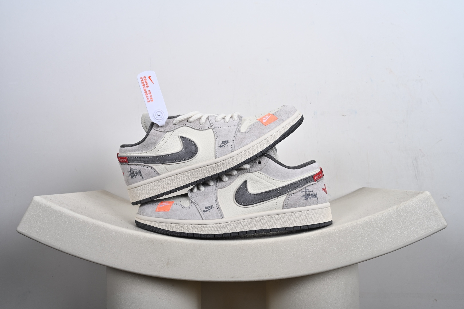 200 Nike Jordan Air Jordan 1“LV联名——黑布勾抽绳” 高端定制 低帮 复古 减震 防滑 耐磨 篮球鞋 YX5066-305-Chinese UA Cheap High Quatity Brand Clothes Bags handbags Sneakers wholesale wholesaler seller from China Factory suppliers Fashion Clothing Shoes best Quality Beautiful Price 200 Nike Jordan Air Jordan 1“LV联名——黑布勾抽绳” 高端定制 低帮 复古 减震 防滑 耐磨 篮球鞋 YX5066-305