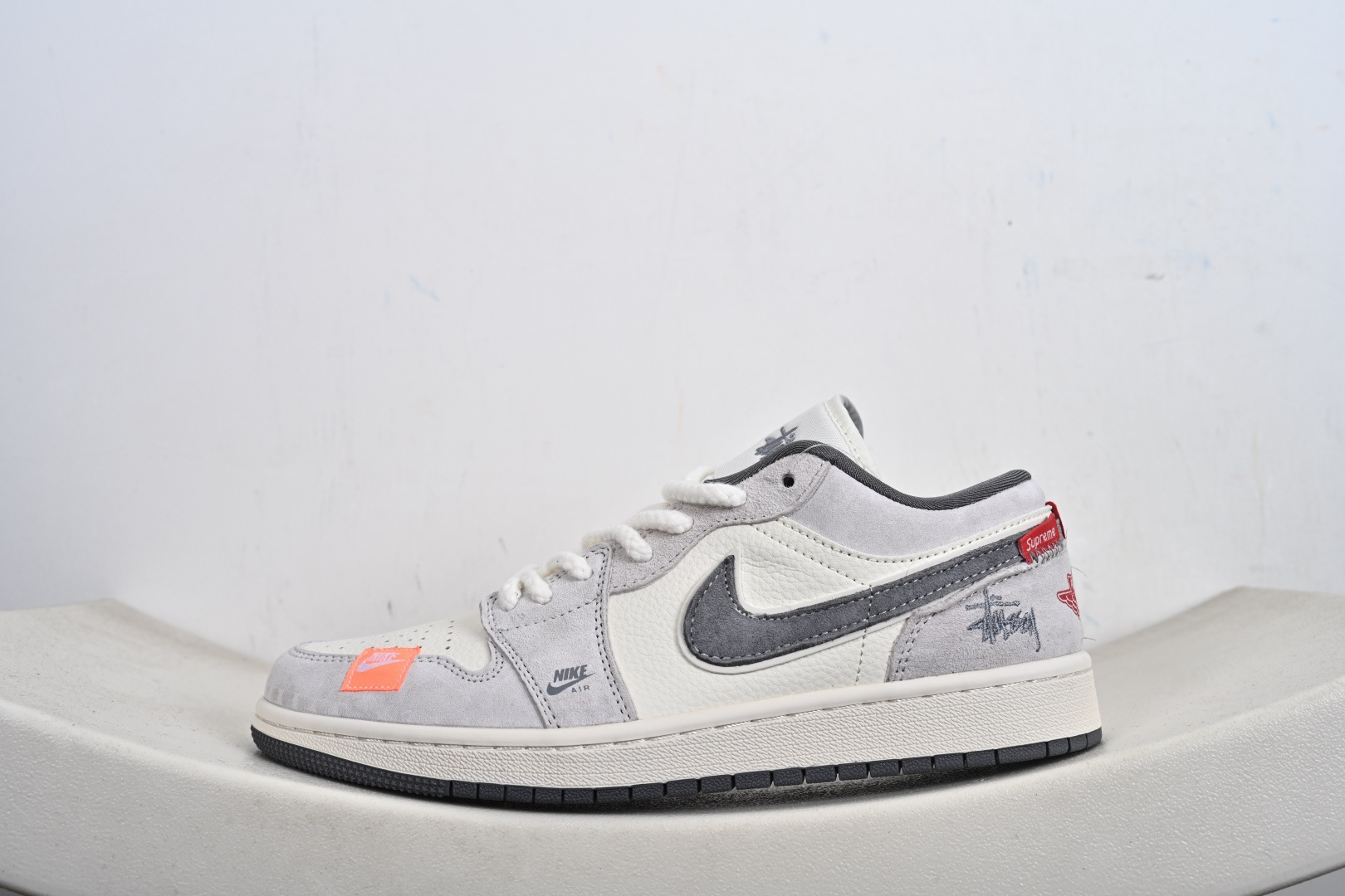 200 Nike Jordan Air Jordan 1“LV联名——黑布勾抽绳” 高端定制 低帮 复古 减震 防滑 耐磨 篮球鞋 YX5066-305-Chinese UA Cheap High Quatity Brand Clothes Bags handbags Sneakers wholesale wholesaler seller from China Factory suppliers Fashion Clothing Shoes best Quality Beautiful Price 200 Nike Jordan Air Jordan 1“LV联名——黑布勾抽绳” 高端定制 低帮 复古 减震 防滑 耐磨 篮球鞋 YX5066-305