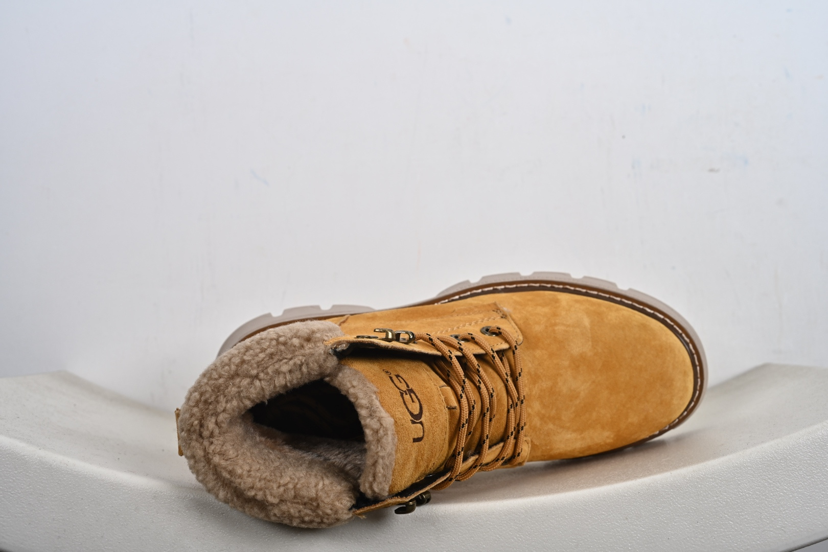 240 UGG Tasman Weather Hybrid 塔斯曼混合系列中帮轻量休闲马丁靴 U5869M