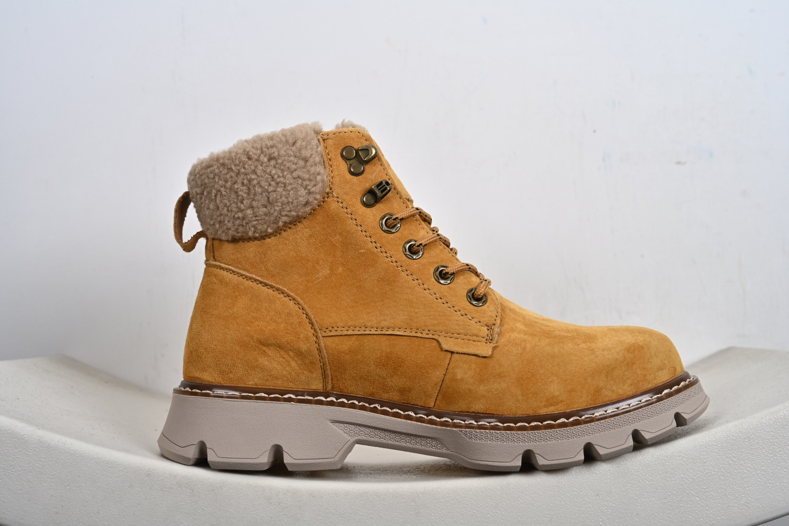 240 UGG Tasman Weather Hybrid 塔斯曼混合系列中帮轻量休闲马丁靴 U5869M