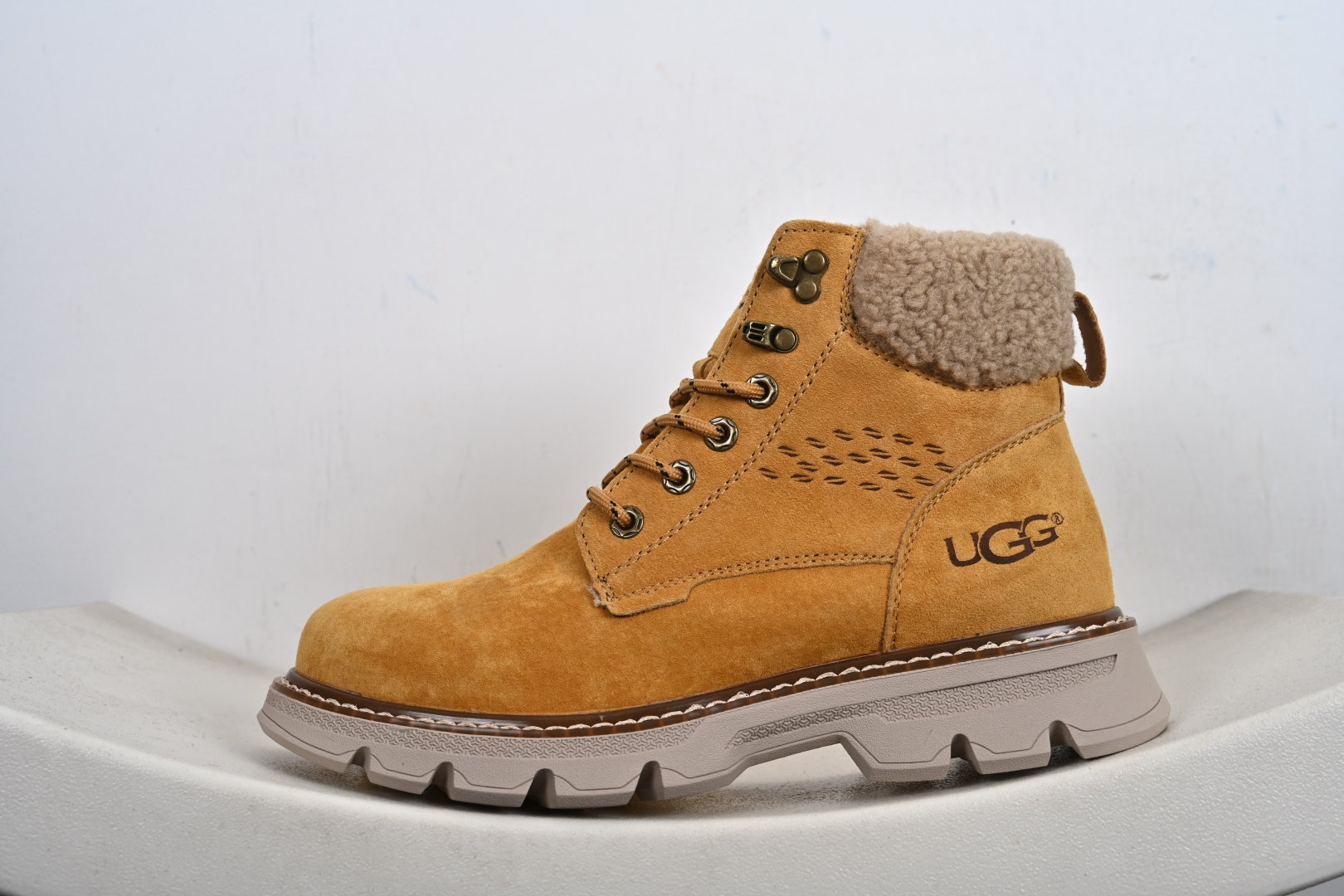 240 UGG Tasman Weather Hybrid 塔斯曼混合系列中帮轻量休闲马丁靴 U5869M