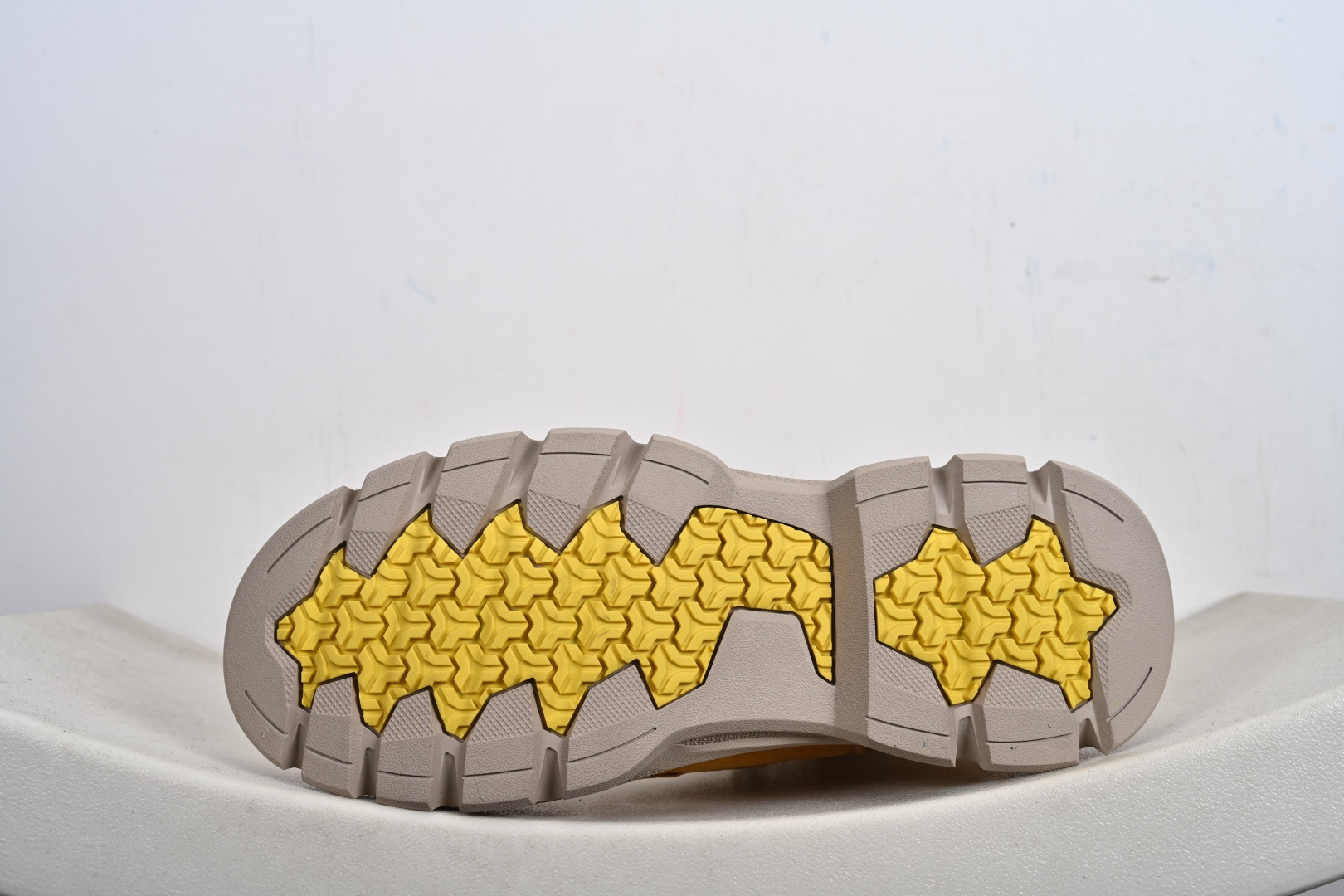 240 UGG Tasman Weather Hybrid 塔斯曼混合系列中帮轻量休闲马丁靴 U5869M