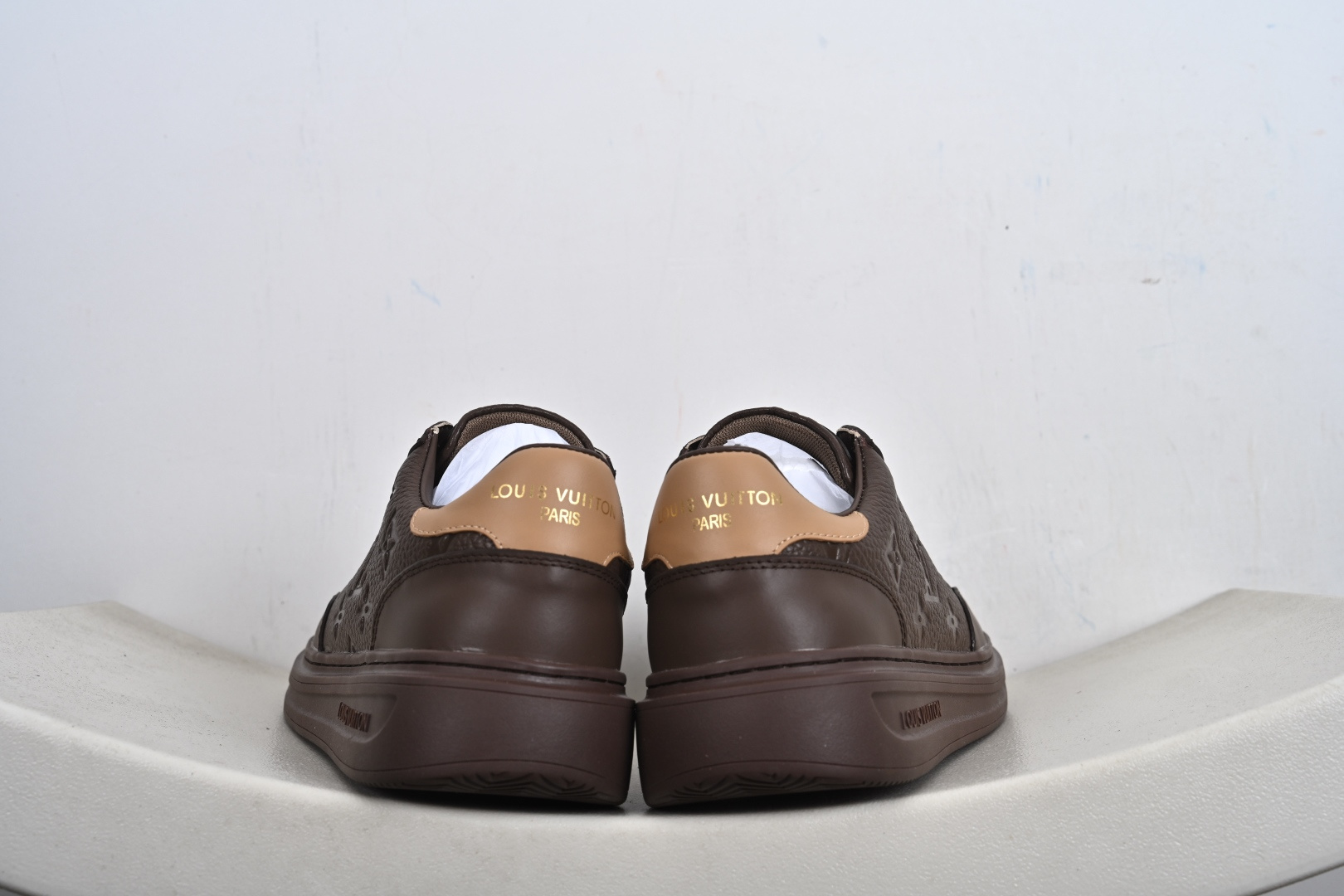 380 路易威登Louis Vuitton Rivoli Low Sneaker 休闲低帮百搭板鞋-Chinese UA Cheap High Quatity Brand Clothes Bags handbags Sneakers wholesale wholesaler seller from China Factory suppliers Fashion Clothing Shoes best Quality Beautiful Price 380 路易威登Louis Vuitton Rivoli Low Sneaker 休闲低帮百搭板鞋