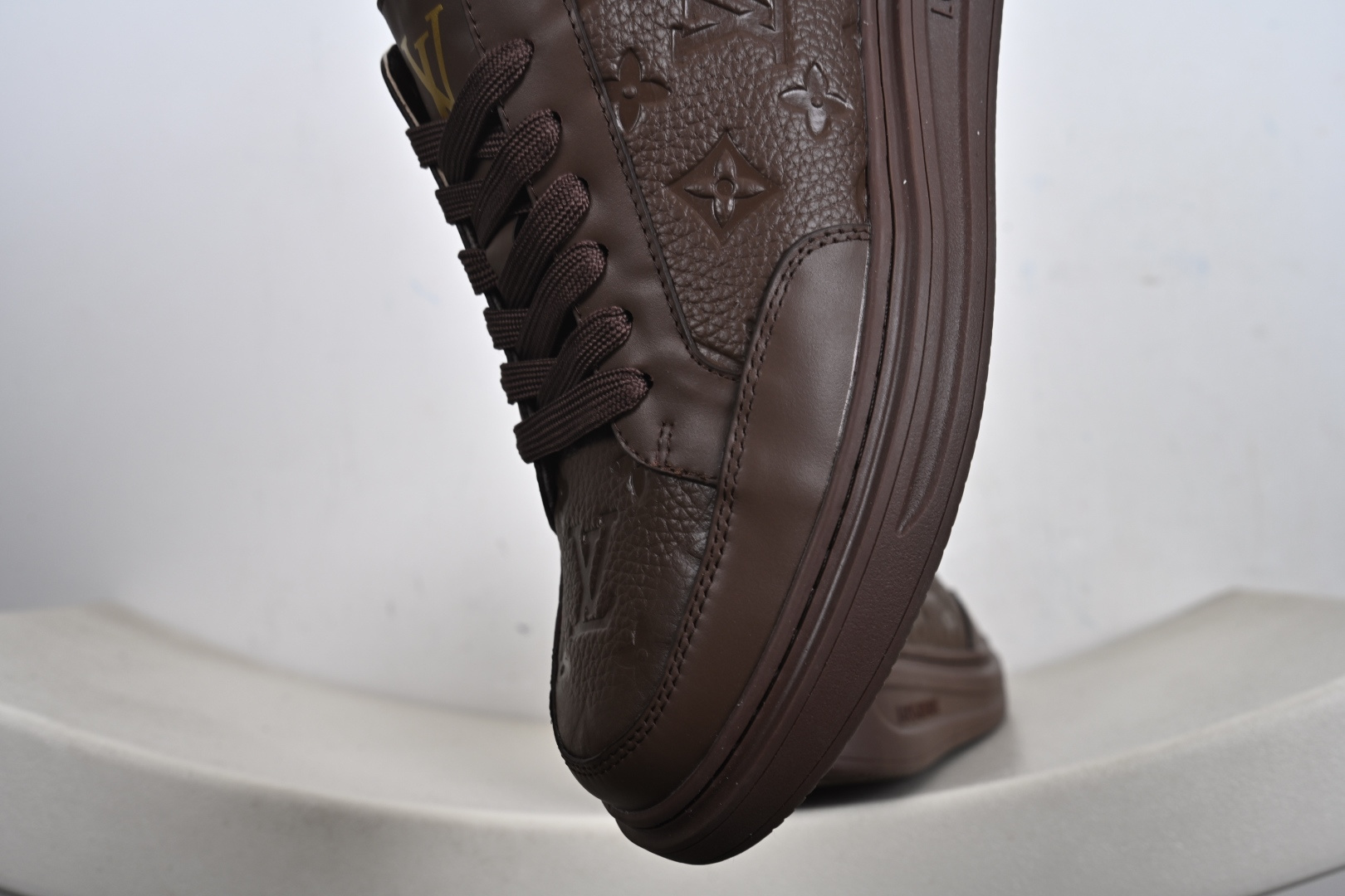 380 路易威登Louis Vuitton Rivoli Low Sneaker 休闲低帮百搭板鞋-Chinese UA Cheap High Quatity Brand Clothes Bags handbags Sneakers wholesale wholesaler seller from China Factory suppliers Fashion Clothing Shoes best Quality Beautiful Price 380 路易威登Louis Vuitton Rivoli Low Sneaker 休闲低帮百搭板鞋