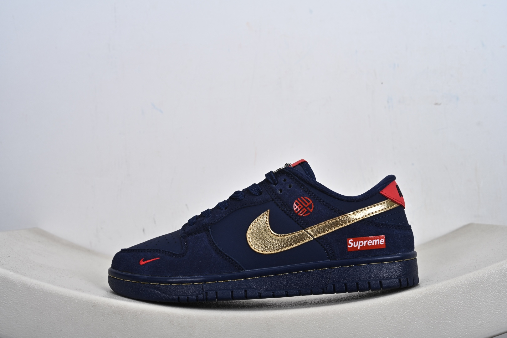 260 定制版 Nike SB Dunk Low“马年限定——藏蓝鎏金” 高端私人定制 低帮休闲板鞋 NH0601-486-Chinese UA Cheap High Quatity Brand Clothes Bags handbags Sneakers wholesale wholesaler seller from China Factory suppliers Fashion Clothing Shoes best Quality Beautiful Price 260 定制版 Nike SB Dunk Low“马年限定——藏蓝鎏金” 高端私人定制 低帮休闲板鞋 NH0601-486