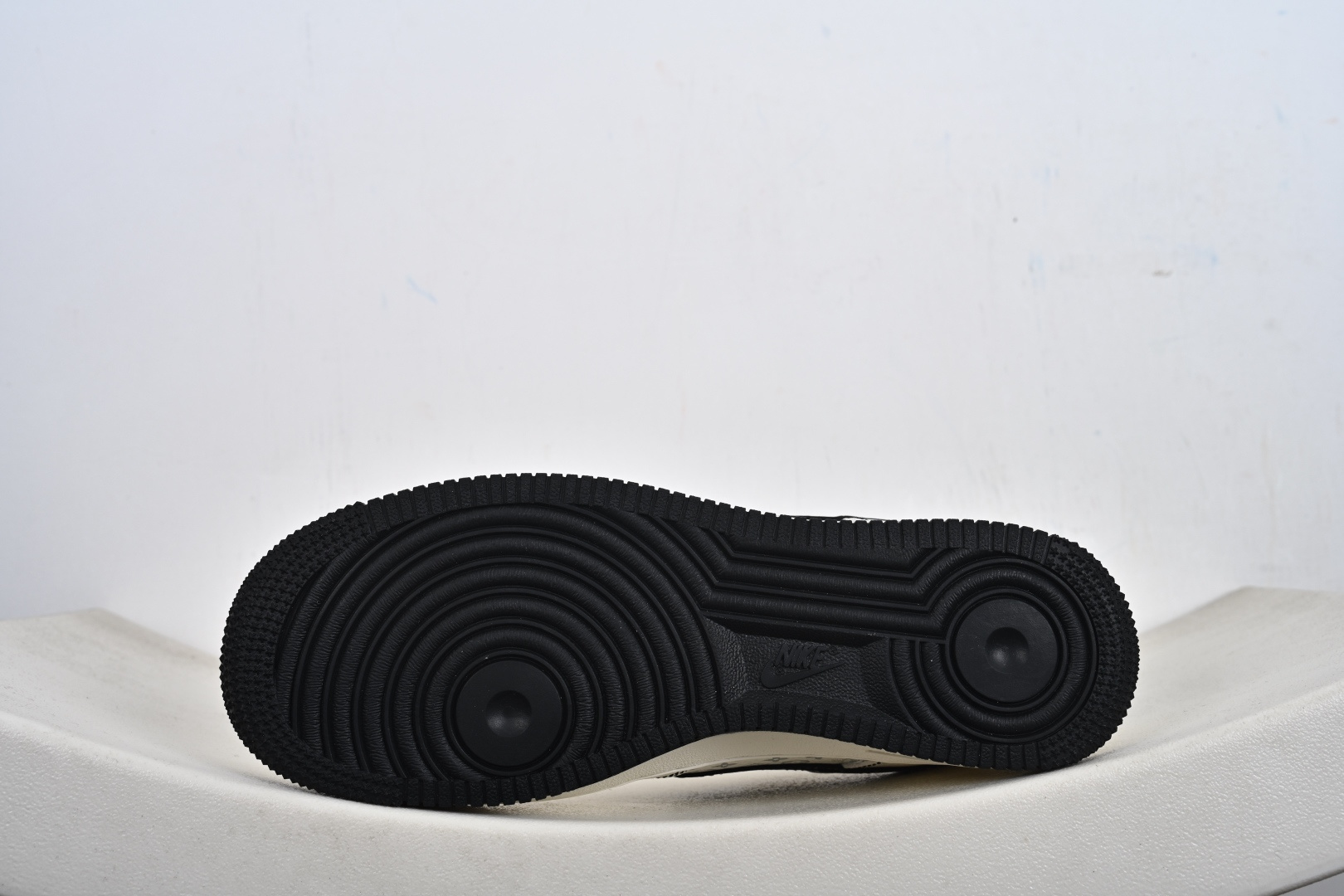240 Nike Air Force 1'07 Low 经典白黑配色 空军一号低帮休闲板鞋 KG6699-F31-Chinese UA Cheap High Quatity Brand Clothes Bags handbags Sneakers wholesale wholesaler seller from China Factory suppliers Fashion Clothing Shoes best Quality Beautiful Price 240 Nike Air Force 1'07 Low 经典白黑配色 空军一号低帮休闲板鞋 KG6699-F31
