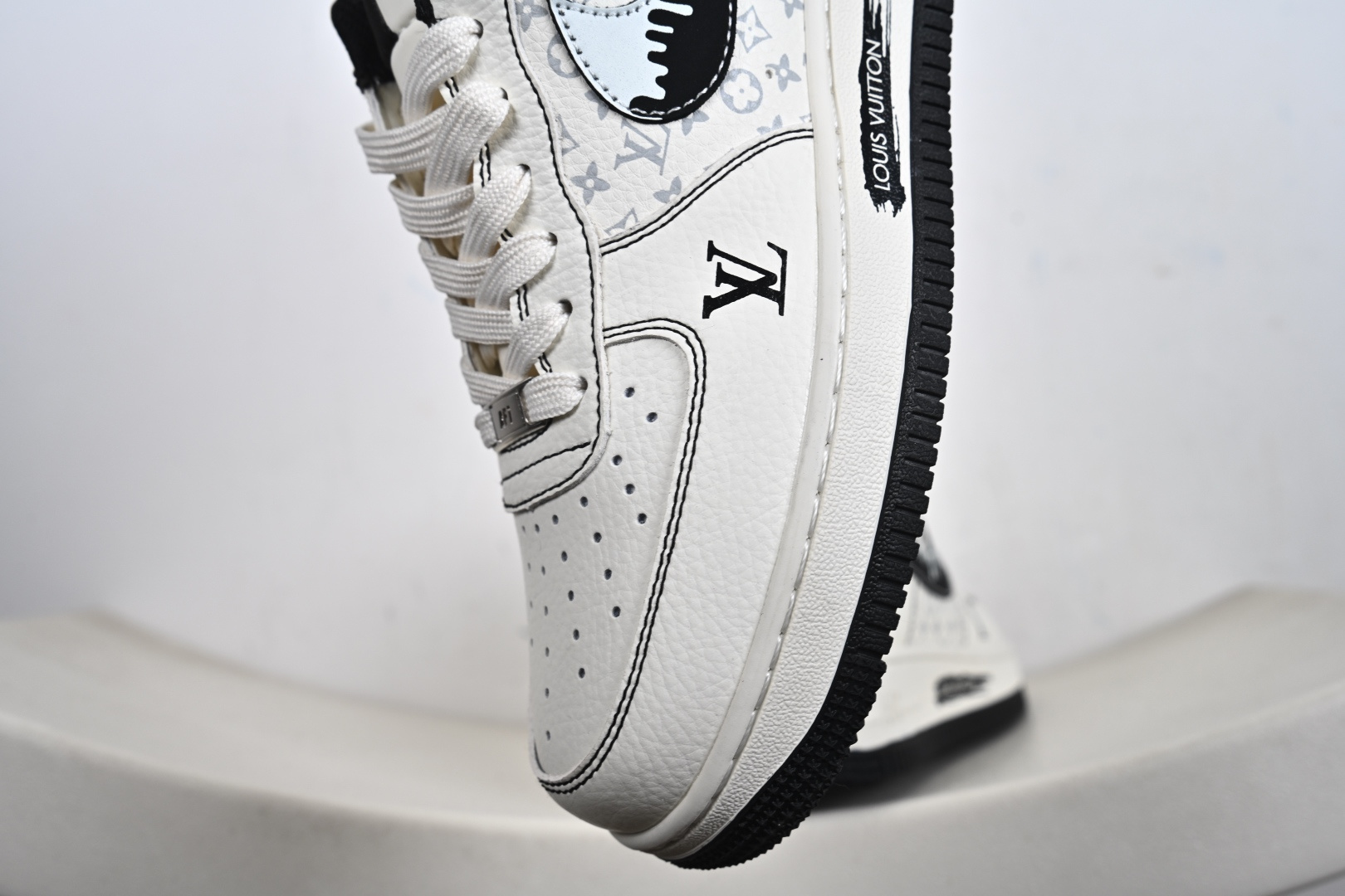 240 Nike Air Force 1'07 Low 经典白黑配色 空军一号低帮休闲板鞋 KG6699-F31-Chinese UA Cheap High Quatity Brand Clothes Bags handbags Sneakers wholesale wholesaler seller from China Factory suppliers Fashion Clothing Shoes best Quality Beautiful Price 240 Nike Air Force 1'07 Low 经典白黑配色 空军一号低帮休闲板鞋 KG6699-F31