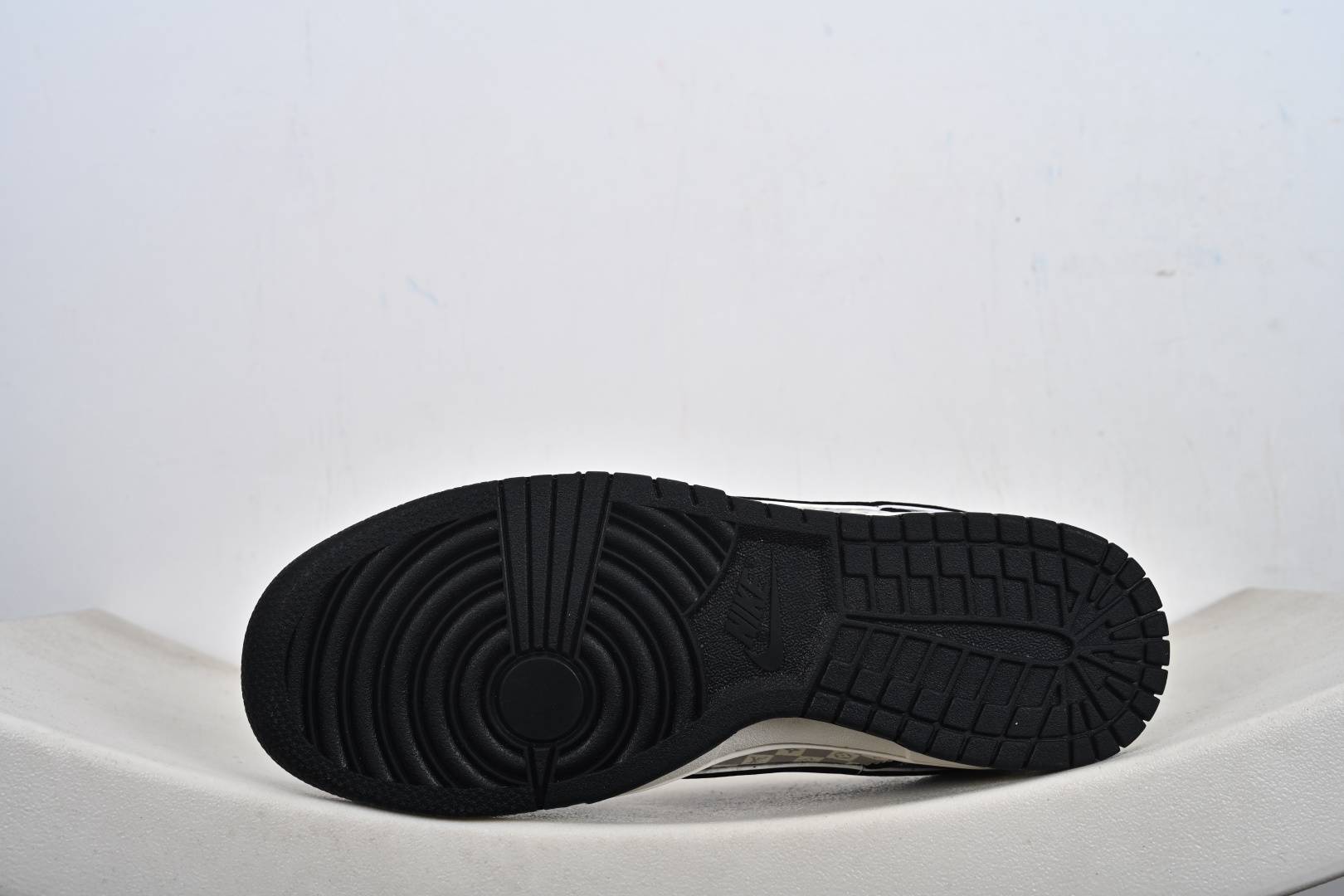260 Nike SB Dunk Low 黑白棋盘格 高端定制 低帮休闲板鞋 DN3168-034