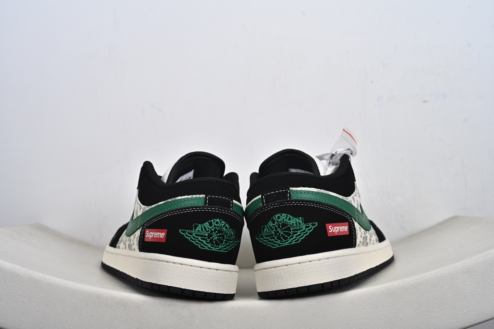 260 定制版 Air Jordan 1 Low AJ1 乔1 SUP联名 高端定制 低帮复古篮球鞋 QJ1988-010-Chinese UA Cheap High Quatity Brand Clothes Bags handbags Sneakers wholesale wholesaler seller from China Factory suppliers Fashion Clothing Shoes best Quality Beautiful Price 260 定制版 Air Jordan 1 Low AJ1 乔1 SUP联名 高端定制 低帮复古篮球鞋 QJ1988-010