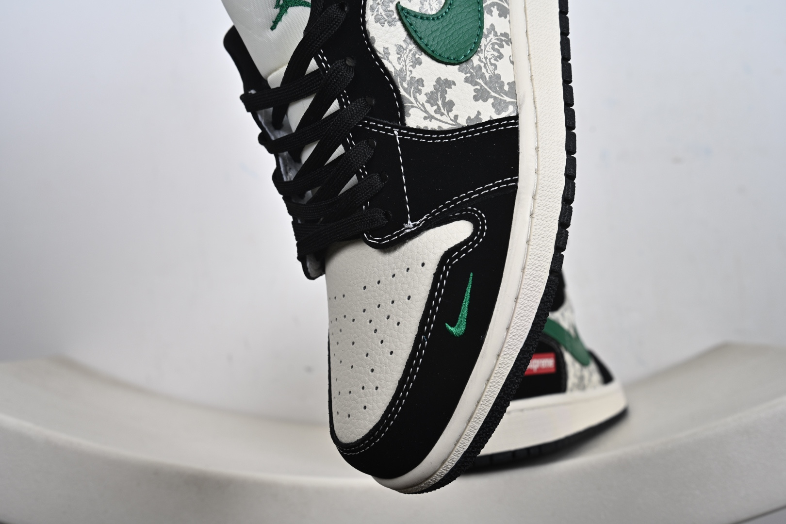 260 定制版 Air Jordan 1 Low AJ1 乔1 SUP联名 高端定制 低帮复古篮球鞋 QJ1988-010-Chinese UA Cheap High Quatity Brand Clothes Bags handbags Sneakers wholesale wholesaler seller from China Factory suppliers Fashion Clothing Shoes best Quality Beautiful Price 260 定制版 Air Jordan 1 Low AJ1 乔1 SUP联名 高端定制 低帮复古篮球鞋 QJ1988-010