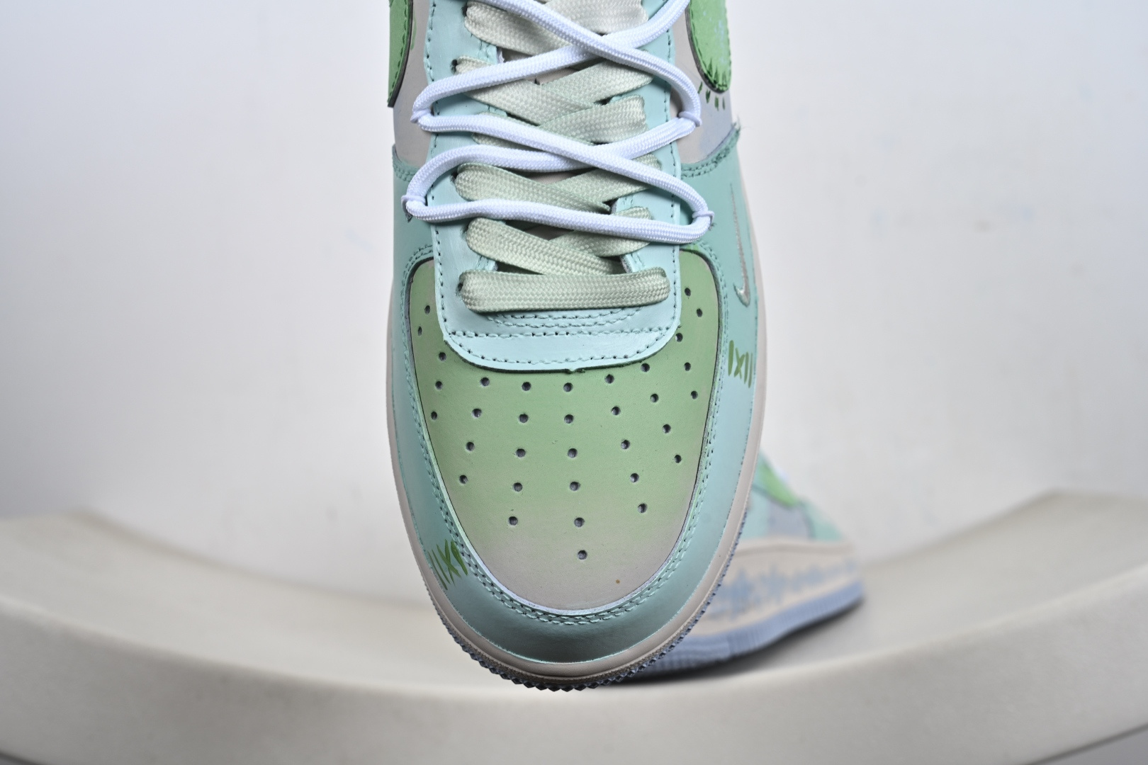 240 手绘涂鸦“薄荷漫绘”Nike Air Force 1 “Mint Wash Sketch”空军一号定制板鞋 DB3301-919-Chinese UA Cheap High Quatity Brand Clothes Bags handbags Sneakers wholesale wholesaler seller from China Factory suppliers Fashion Clothing Shoes best Quality Beautiful Price 240 手绘涂鸦“薄荷漫绘”Nike Air Force 1 “Mint Wash Sketch”空军一号定制板鞋 DB3301-919