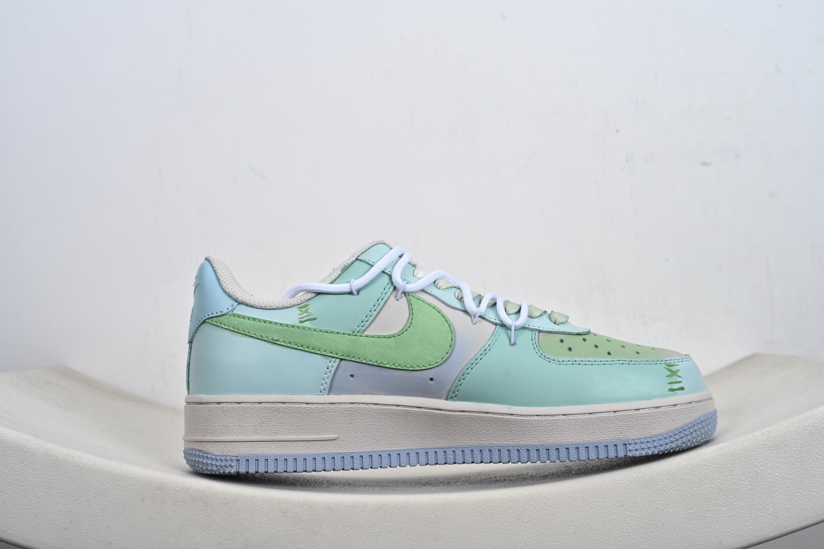 240 手绘涂鸦“薄荷漫绘”Nike Air Force 1 “Mint Wash Sketch”空军一号定制板鞋 DB3301-919-Chinese UA Cheap High Quatity Brand Clothes Bags handbags Sneakers wholesale wholesaler seller from China Factory suppliers Fashion Clothing Shoes best Quality Beautiful Price 240 手绘涂鸦“薄荷漫绘”Nike Air Force 1 “Mint Wash Sketch”空军一号定制板鞋 DB3301-919