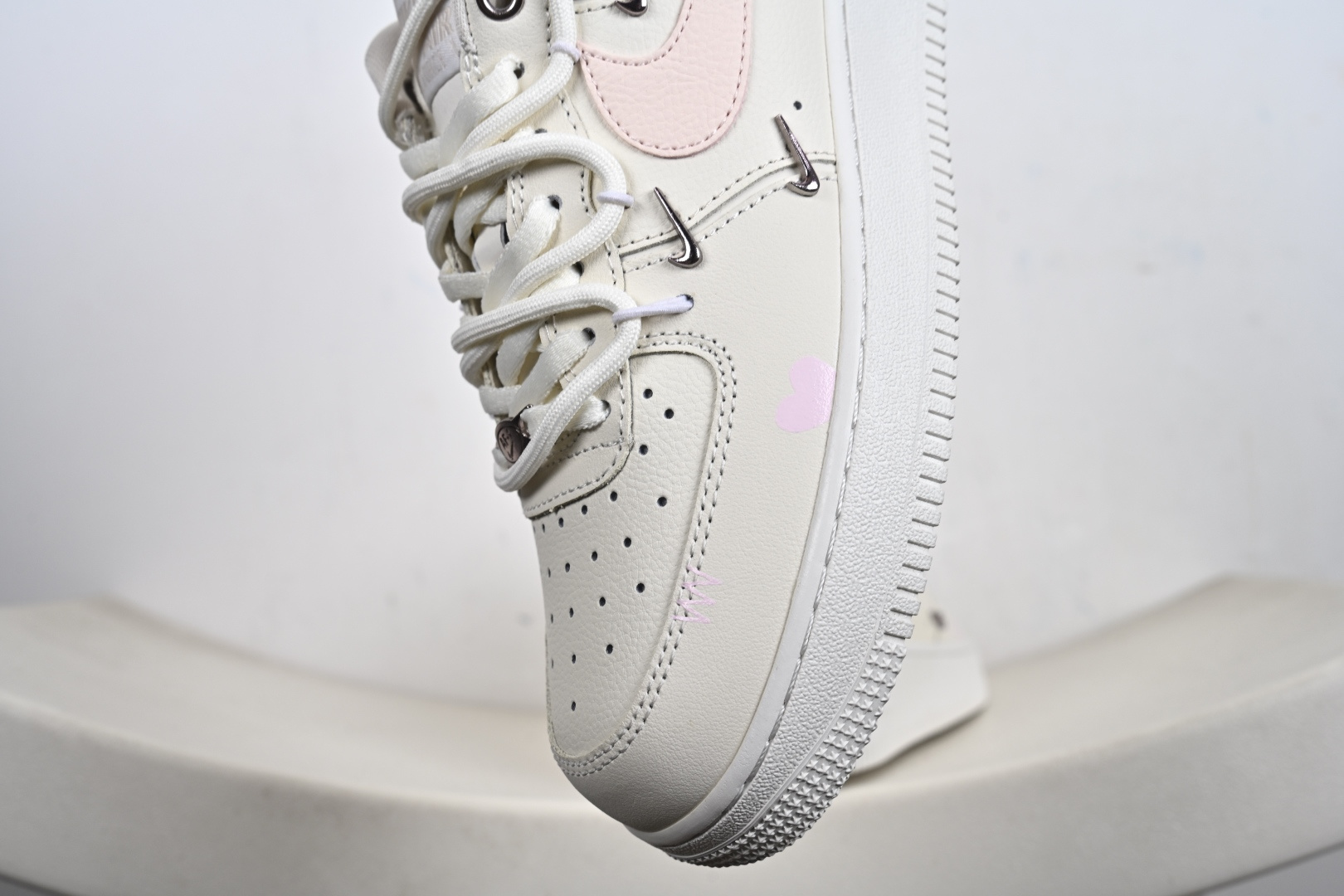 240 Nike Air Force 1 FV8110-181|少女心拉满的甜酷情书 米白底色搭配樱花粉 Swoosh-Chinese UA Cheap High Quatity Brand Clothes Bags handbags Sneakers wholesale wholesaler seller from China Factory suppliers Fashion Clothing Shoes best Quality Beautiful Price 240 Nike Air Force 1 FV8110-181|少女心拉满的甜酷情书 米白底色搭配樱花粉 Swoosh