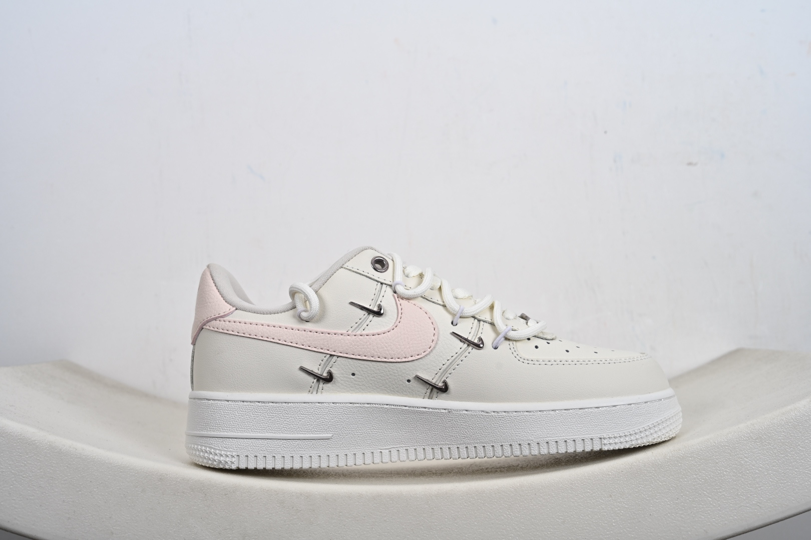 240 Nike Air Force 1 FV8110-181|少女心拉满的甜酷情书 米白底色搭配樱花粉 Swoosh-Chinese UA Cheap High Quatity Brand Clothes Bags handbags Sneakers wholesale wholesaler seller from China Factory suppliers Fashion Clothing Shoes best Quality Beautiful Price 240 Nike Air Force 1 FV8110-181|少女心拉满的甜酷情书 米白底色搭配樱花粉 Swoosh