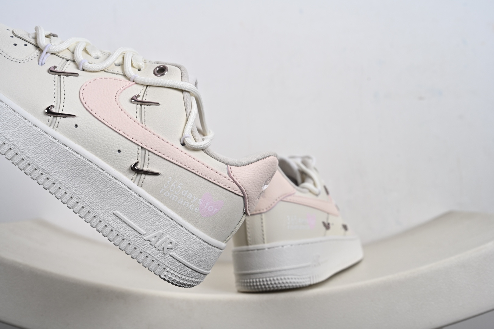 240 Nike Air Force 1 FV8110-181|少女心拉满的甜酷情书 米白底色搭配樱花粉 Swoosh-Chinese UA Cheap High Quatity Brand Clothes Bags handbags Sneakers wholesale wholesaler seller from China Factory suppliers Fashion Clothing Shoes best Quality Beautiful Price 240 Nike Air Force 1 FV8110-181|少女心拉满的甜酷情书 米白底色搭配樱花粉 Swoosh