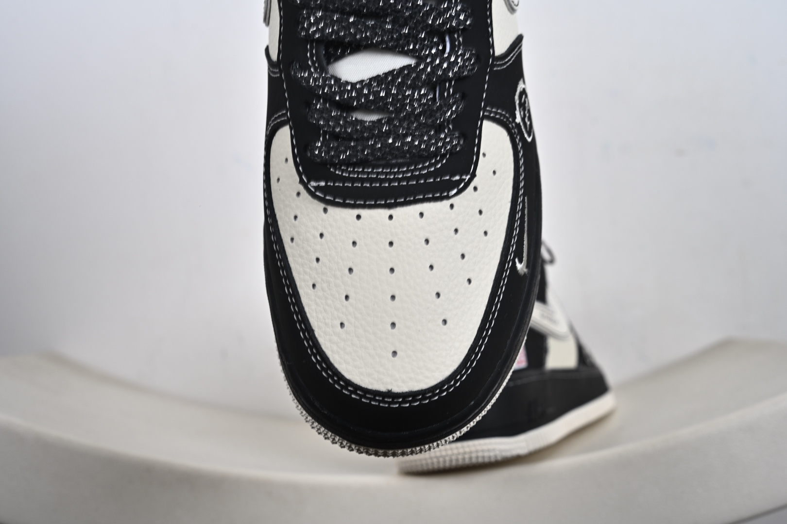 240 定制版 Nike Air Force 1'07 Low 纪梵希联名定制款 空军一号低帮休闲板鞋 XL1979-131-Chinese UA Cheap High Quatity Brand Clothes Bags handbags Sneakers wholesale wholesaler seller from China Factory suppliers Fashion Clothing Shoes best Quality Beautiful Price 240 定制版 Nike Air Force 1'07 Low 纪梵希联名定制款 空军一号低帮休闲板鞋 XL1979-131
