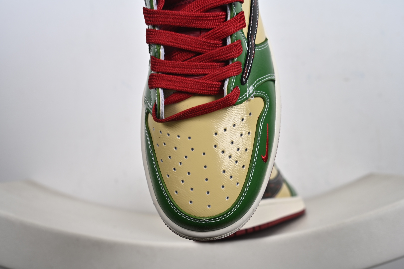 240 Nike Air Jordan 1 x Travis Scott AJ1倒勾 乔一倒钩 ‘联名款’低帮文化篮球鞋 XB1979-027-Chinese UA Cheap High Quatity Brand Clothes Bags handbags Sneakers wholesale wholesaler seller from China Factory suppliers Fashion Clothing Shoes best Quality Beautiful Price 240 Nike Air Jordan 1 x Travis Scott AJ1倒勾 乔一倒钩 ‘联名款’低帮文化篮球鞋 XB1979-027