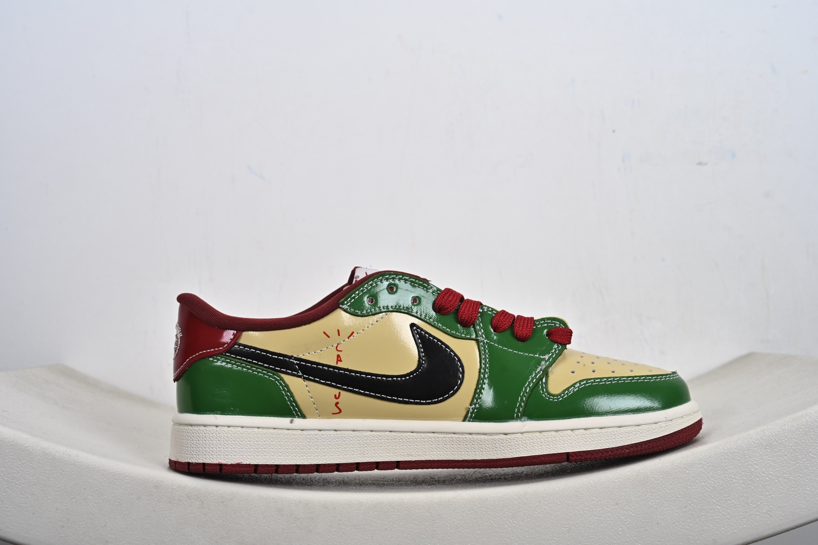 240 Nike Air Jordan 1 x Travis Scott AJ1倒勾 乔一倒钩 ‘联名款’低帮文化篮球鞋 XB1979-027-Chinese UA Cheap High Quatity Brand Clothes Bags handbags Sneakers wholesale wholesaler seller from China Factory suppliers Fashion Clothing Shoes best Quality Beautiful Price 240 Nike Air Jordan 1 x Travis Scott AJ1倒勾 乔一倒钩 ‘联名款’低帮文化篮球鞋 XB1979-027
