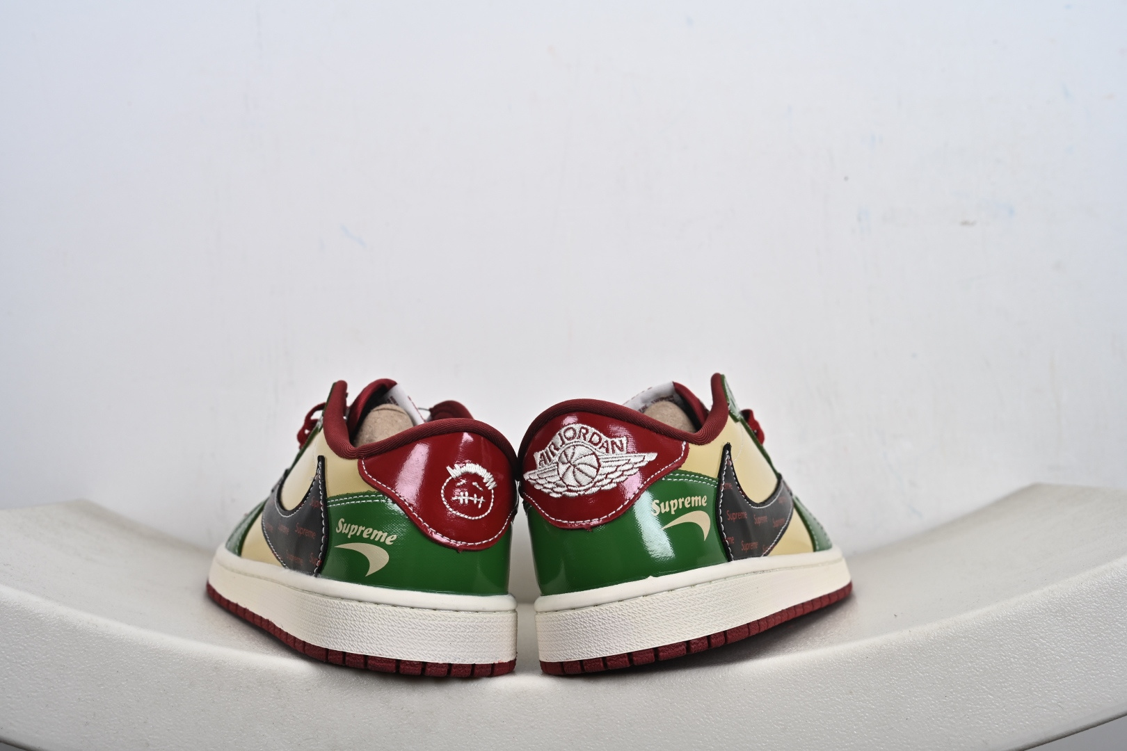 240 Nike Air Jordan 1 x Travis Scott AJ1倒勾 乔一倒钩 ‘联名款’低帮文化篮球鞋 XB1979-027-Chinese UA Cheap High Quatity Brand Clothes Bags handbags Sneakers wholesale wholesaler seller from China Factory suppliers Fashion Clothing Shoes best Quality Beautiful Price 240 Nike Air Jordan 1 x Travis Scott AJ1倒勾 乔一倒钩 ‘联名款’低帮文化篮球鞋 XB1979-027