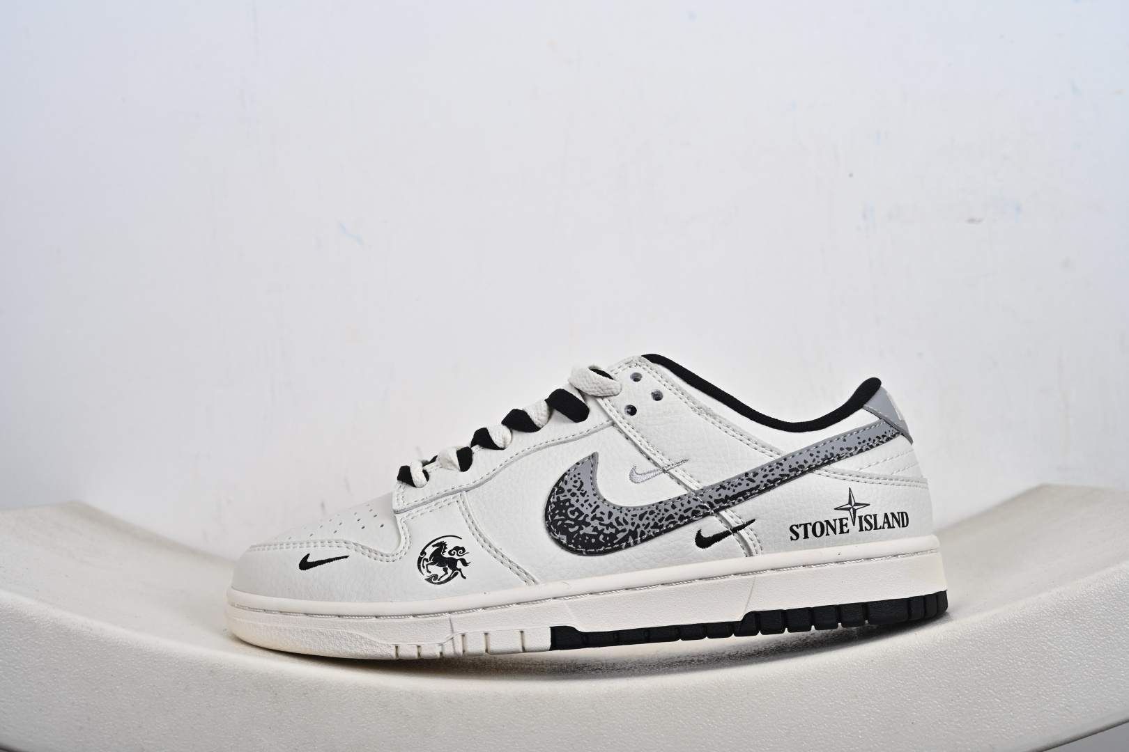 240 Dunk Low Retro ‘联名款’低帮休闲运动板鞋 JX6988-101-Chinese UA Cheap High Quatity Brand Clothes Bags handbags Sneakers wholesale wholesaler seller from China Factory suppliers Fashion Clothing Shoes best Quality Beautiful Price 240 Dunk Low Retro ‘联名款’低帮休闲运动板鞋 JX6988-101
