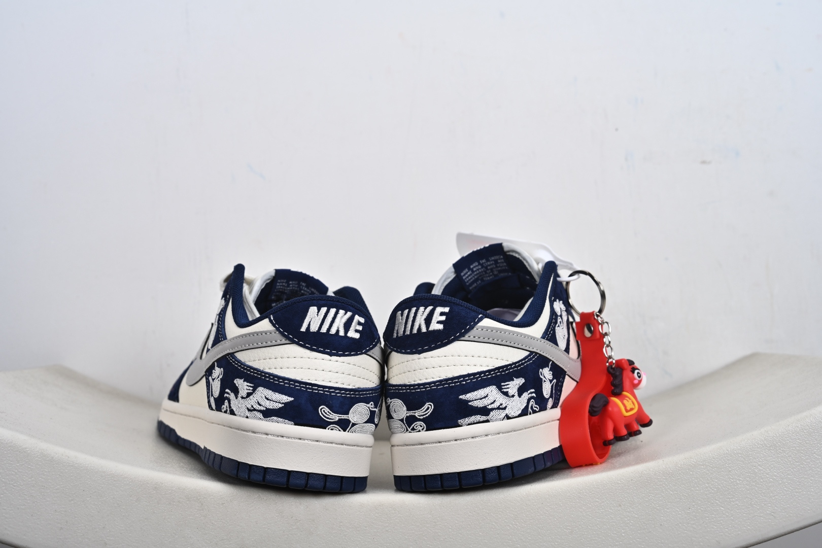 240 定制版 Nike Dunk Low Retro 马年限定 周年高端定制 低帮休闲板鞋 FF9989-025-Chinese UA Cheap High Quatity Brand Clothes Bags handbags Sneakers wholesale wholesaler seller from China Factory suppliers Fashion Clothing Shoes best Quality Beautiful Price 240 定制版 Nike Dunk Low Retro 马年限定 周年高端定制 低帮休闲板鞋 FF9989-025