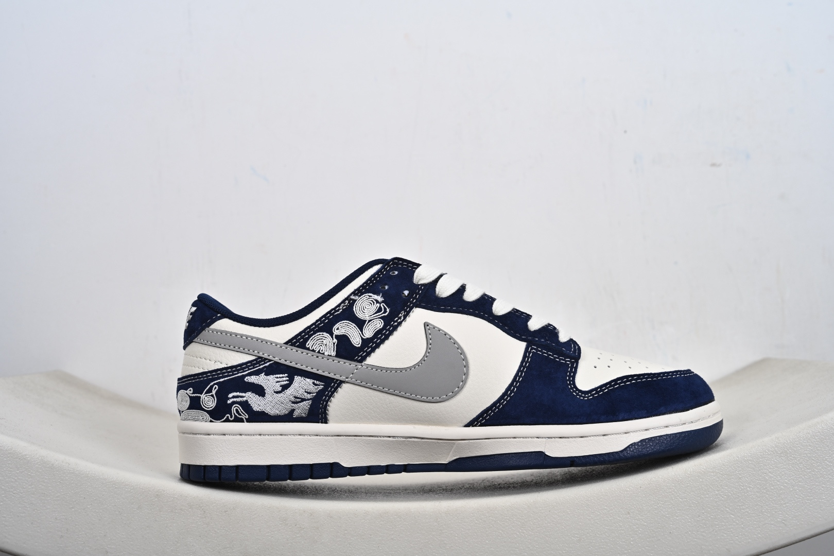 240 定制版 Nike Dunk Low Retro 马年限定 周年高端定制 低帮休闲板鞋 FF9989-025-Chinese UA Cheap High Quatity Brand Clothes Bags handbags Sneakers wholesale wholesaler seller from China Factory suppliers Fashion Clothing Shoes best Quality Beautiful Price 240 定制版 Nike Dunk Low Retro 马年限定 周年高端定制 低帮休闲板鞋 FF9989-025