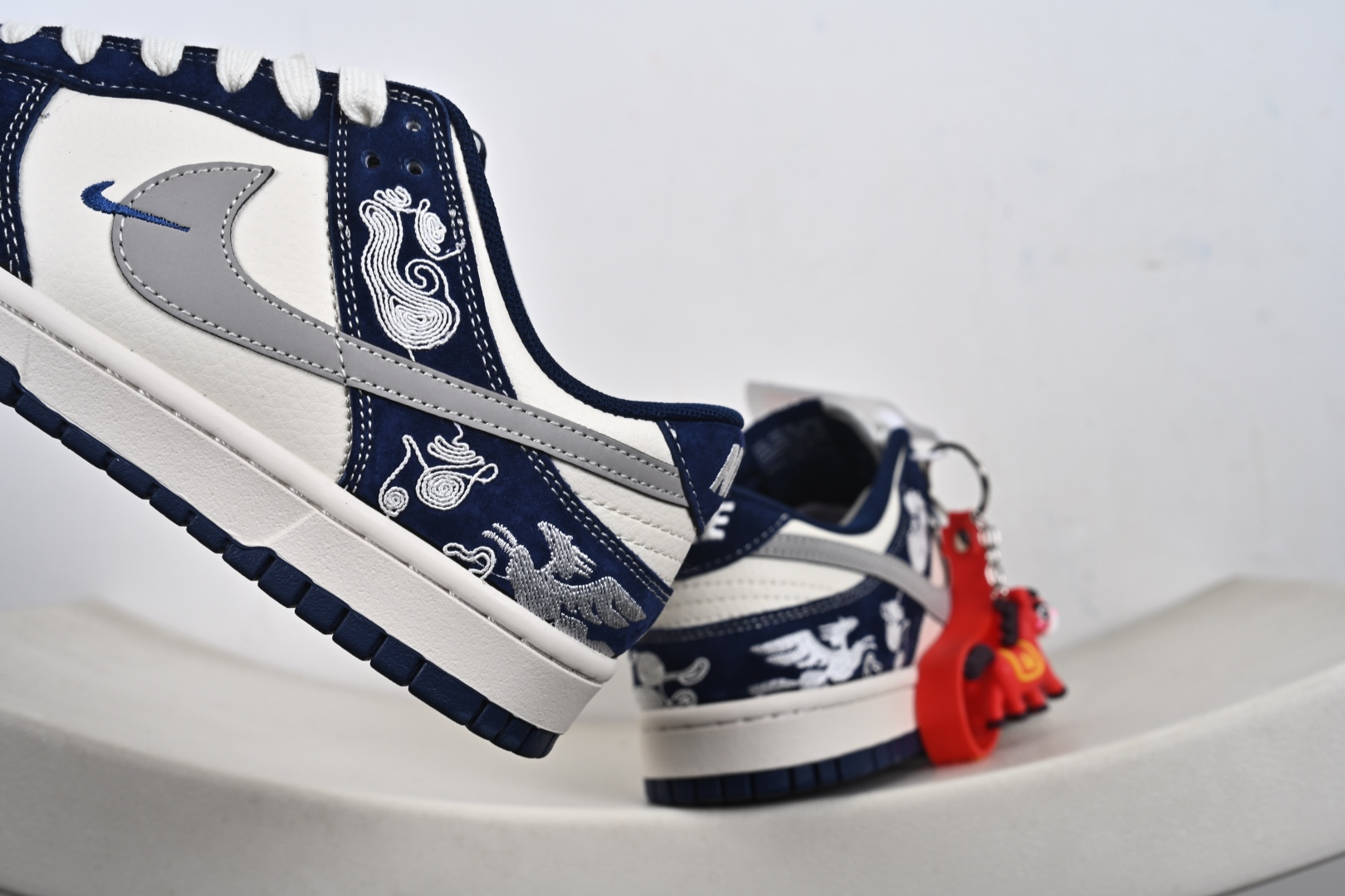 240 定制版 Nike Dunk Low Retro 马年限定 周年高端定制 低帮休闲板鞋 FF9989-025-Chinese UA Cheap High Quatity Brand Clothes Bags handbags Sneakers wholesale wholesaler seller from China Factory suppliers Fashion Clothing Shoes best Quality Beautiful Price 240 定制版 Nike Dunk Low Retro 马年限定 周年高端定制 低帮休闲板鞋 FF9989-025
