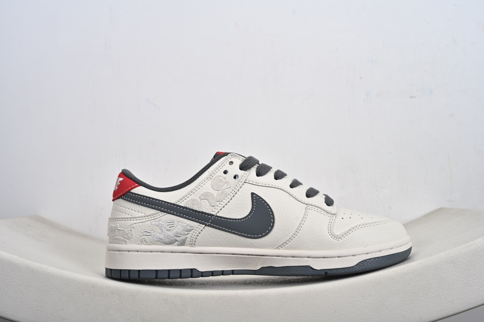 240 定制版 Nike Dunk Low Retro 马年限定 周年高端定制 低帮休闲板鞋 DX2688-015-Chinese UA Cheap High Quatity Brand Clothes Bags handbags Sneakers wholesale wholesaler seller from China Factory suppliers Fashion Clothing Shoes best Quality Beautiful Price 240 定制版 Nike Dunk Low Retro 马年限定 周年高端定制 低帮休闲板鞋 DX2688-015