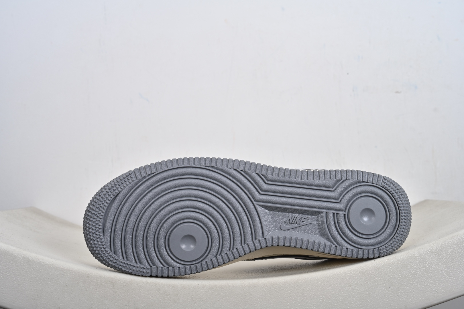 240 Nk Air Force 1'07 Low OW联名 高端定制 米白主色 空军一号低帮休闲板鞋 XY2025-008-Chinese UA Cheap High Quatity Brand Clothes Bags handbags Sneakers wholesale wholesaler seller from China Factory suppliers Fashion Clothing Shoes best Quality Beautiful Price 240 Nk Air Force 1'07 Low OW联名 高端定制 米白主色 空军一号低帮休闲板鞋 XY2025-008