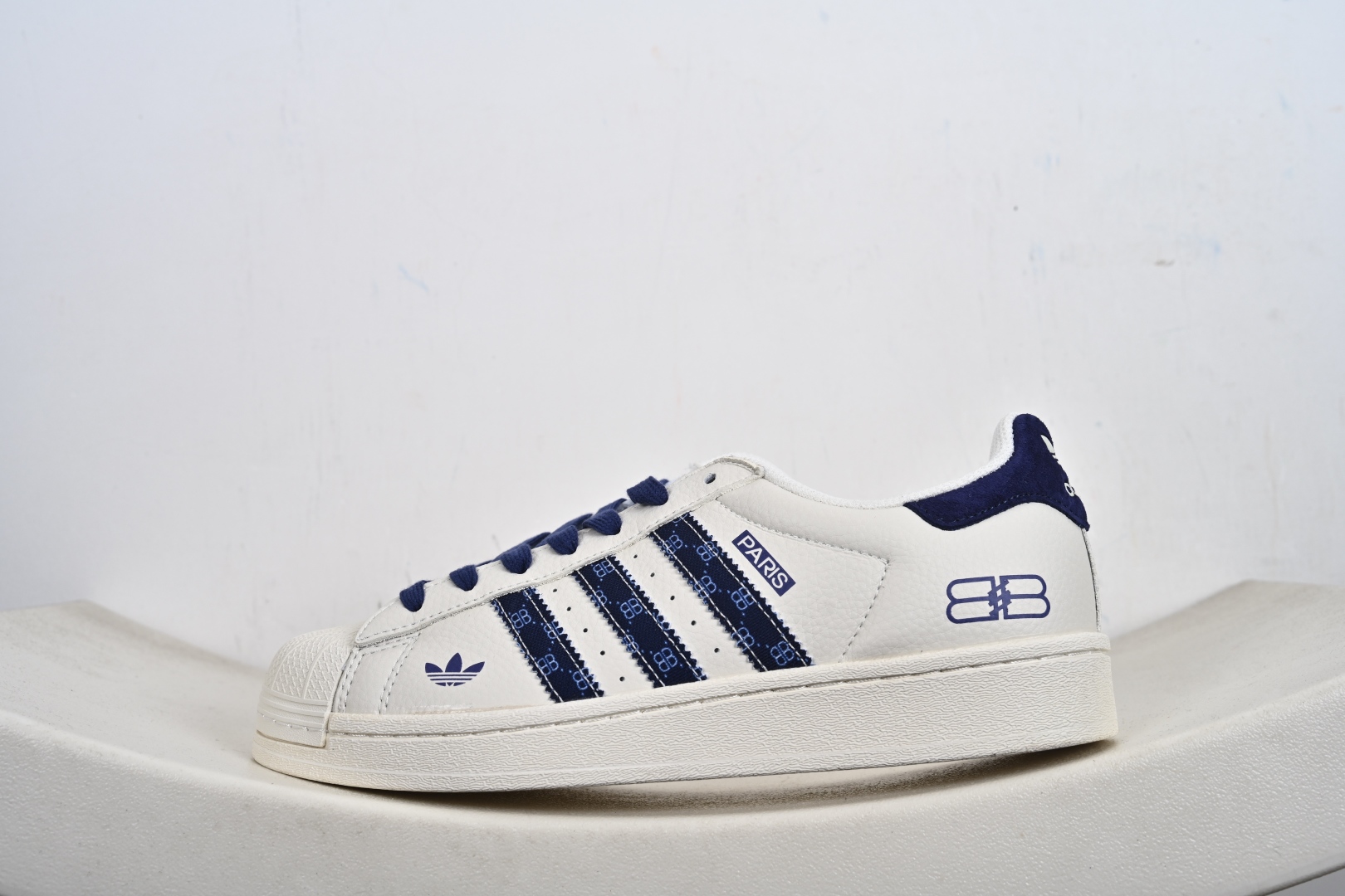 福利特价💰130支持放店‼️‼️‼️
AD Originals Superstar x Louis Vuitton 采用全新头层拼接皮革材质后跟采用特色3D立体印字 渠道正品订单 诠释市场最高工艺水平全鞋进口头层皮料打造区别市面普通真标版本,进出专柜无压力
货号:XS0010、
Size:36-45-F2-E0