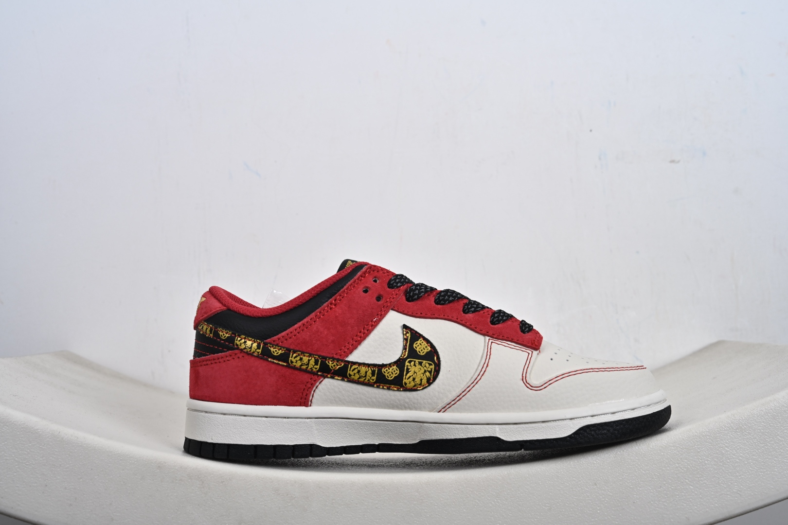 Nike Dunk Low Retro ‘马年限定’低帮休闲运动板鞋 DS6608-024 Nike Dunk Low Retro ‘马年限定’低帮休闲运动板鞋 DS6608-024
