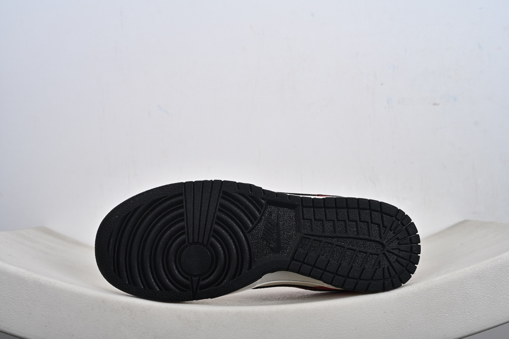 Nike Dunk Low Retro ‘马年限定’低帮休闲运动板鞋 DS6608-024 Nike Dunk Low Retro ‘马年限定’低帮休闲运动板鞋 DS6608-024
