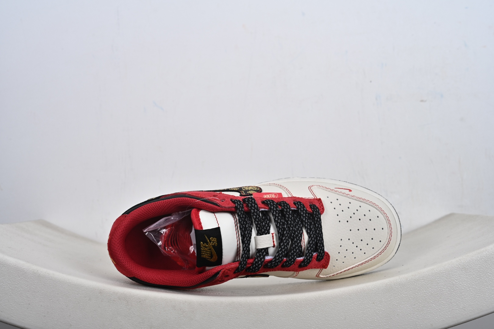 Nike Dunk Low Retro ‘马年限定’低帮休闲运动板鞋 DS6608-024 Nike Dunk Low Retro ‘马年限定’低帮休闲运动板鞋 DS6608-024