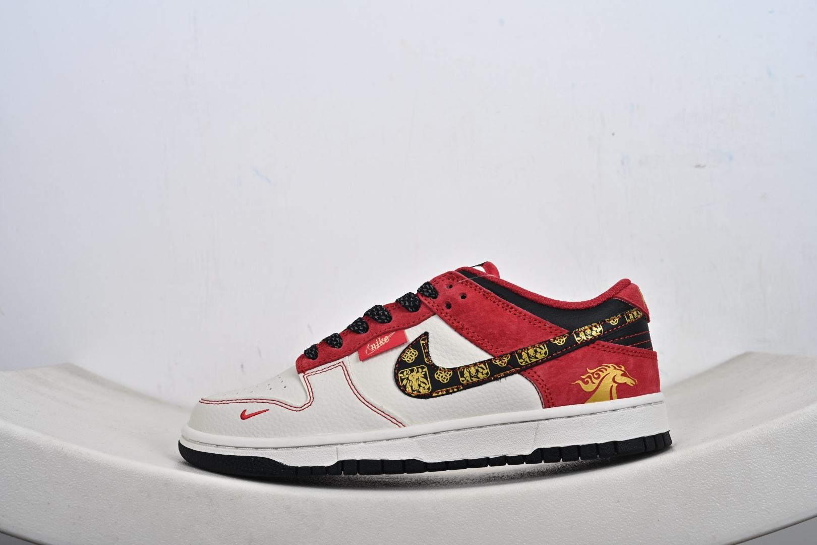 Nike Dunk Low Retro ‘马年限定’低帮休闲运动板鞋 DS6608-024 Nike Dunk Low Retro ‘马年限定’低帮休闲运动板鞋 DS6608-024
