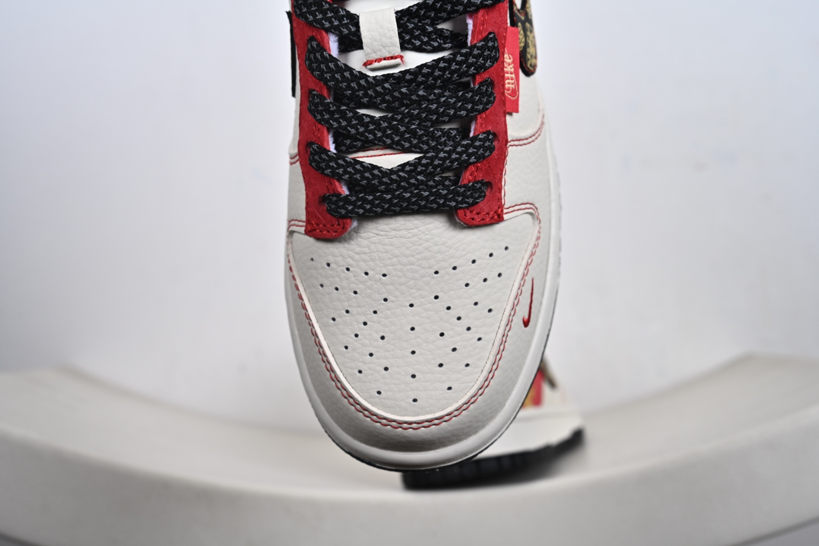 Nike Dunk Low Retro ‘马年限定’低帮休闲运动板鞋 DS6608-024 Nike Dunk Low Retro ‘马年限定’低帮休闲运动板鞋 DS6608-024