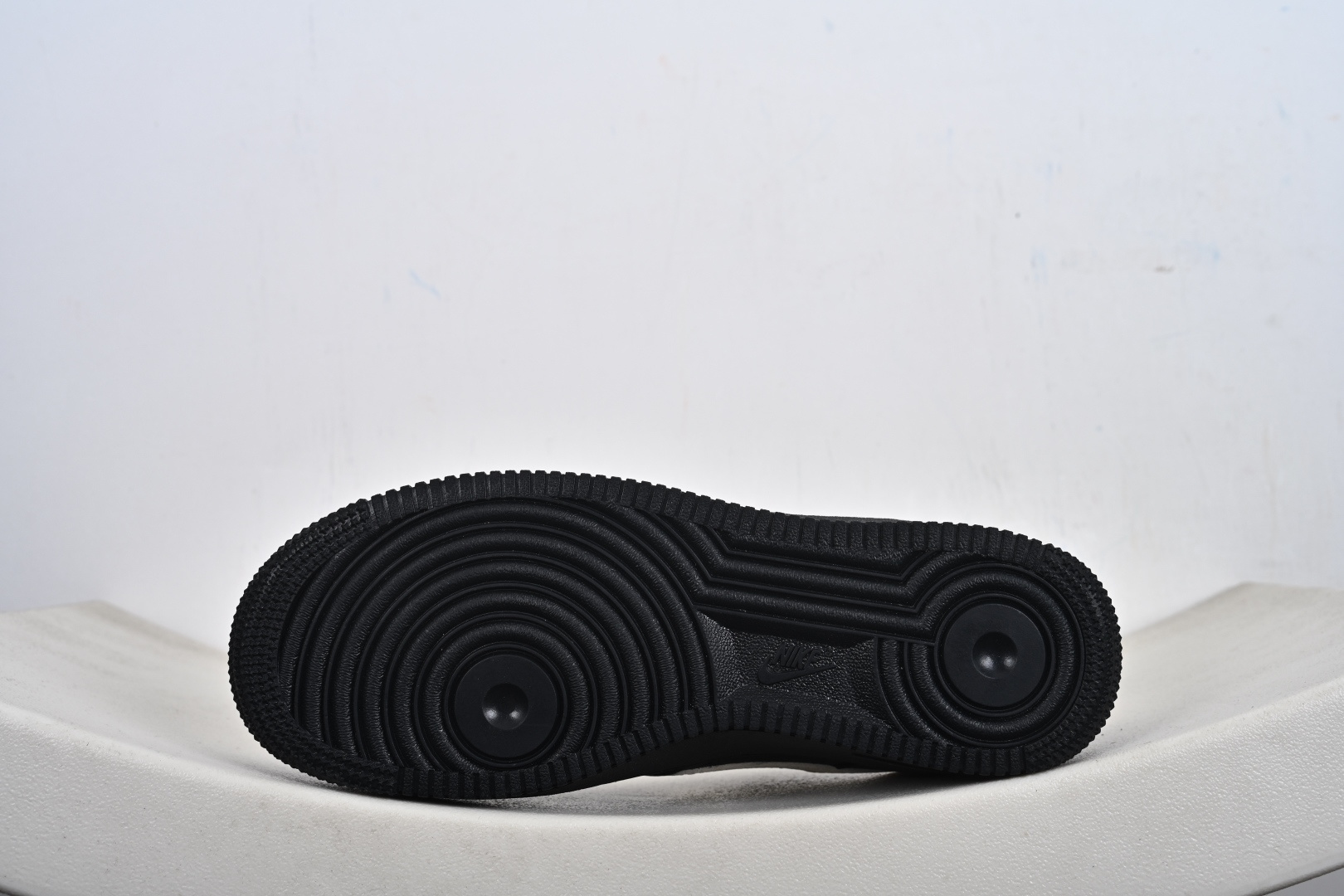 NIKE AIR FORCE 1‘07 LV8 FV3694-104 NIKE AIR FORCE 1‘07 LV8 FV3694-104