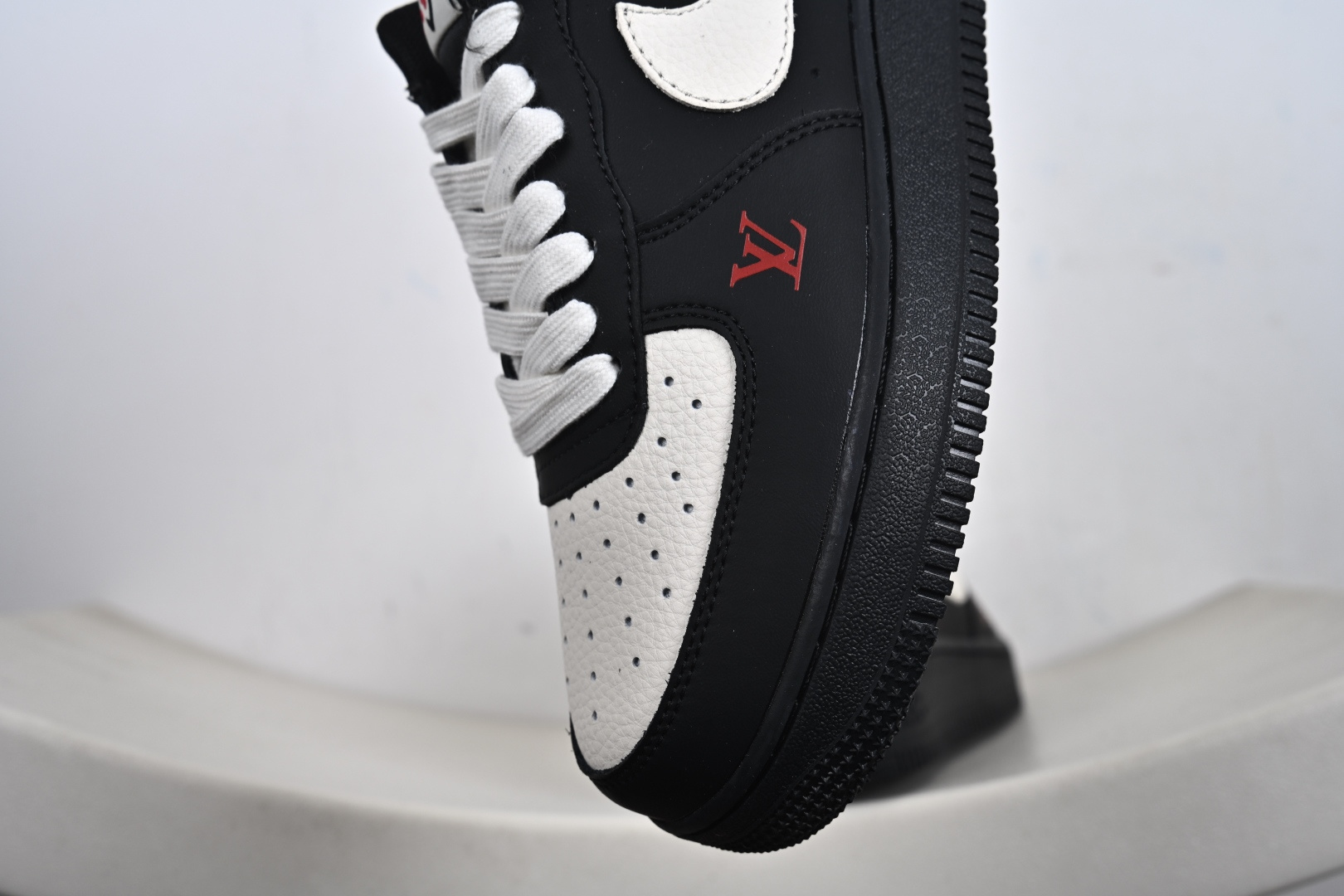 NIKE AIR FORCE 1‘07 LV8 FV3694-104 NIKE AIR FORCE 1‘07 LV8 FV3694-104