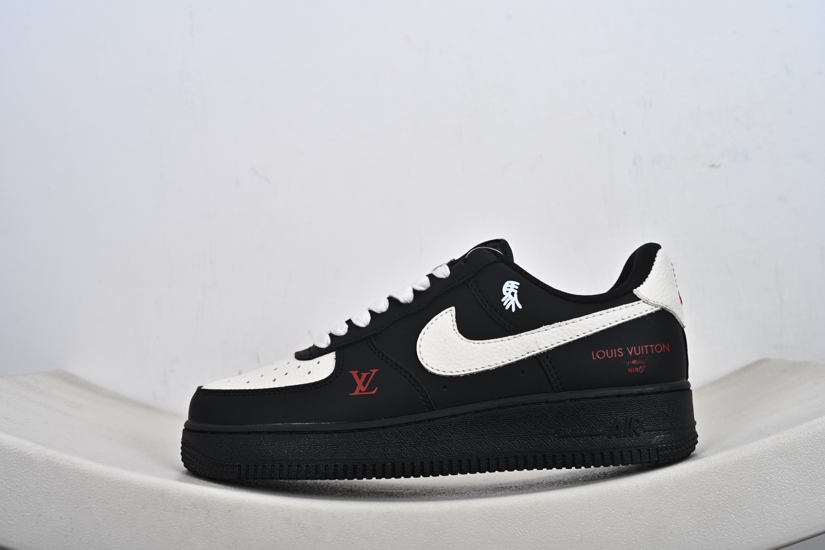 NIKE AIR FORCE 1‘07 LV8 FV3694-104 NIKE AIR FORCE 1‘07 LV8 FV3694-104