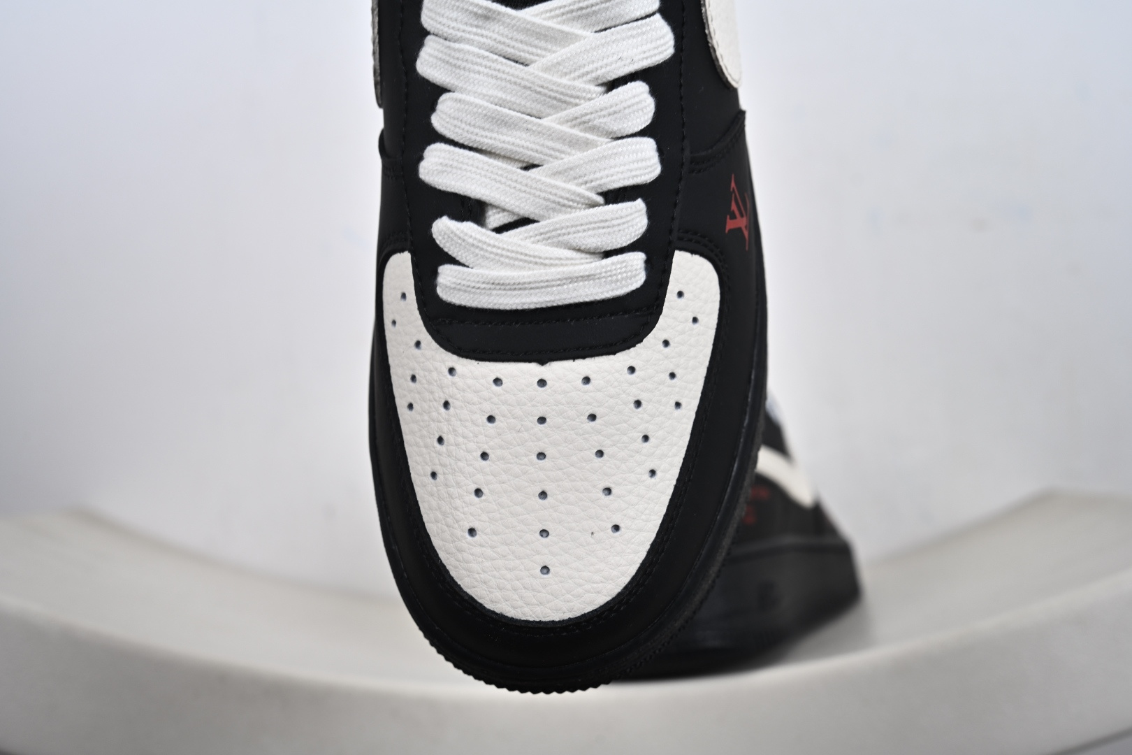 NIKE AIR FORCE 1‘07 LV8 FV3694-104 NIKE AIR FORCE 1‘07 LV8 FV3694-104