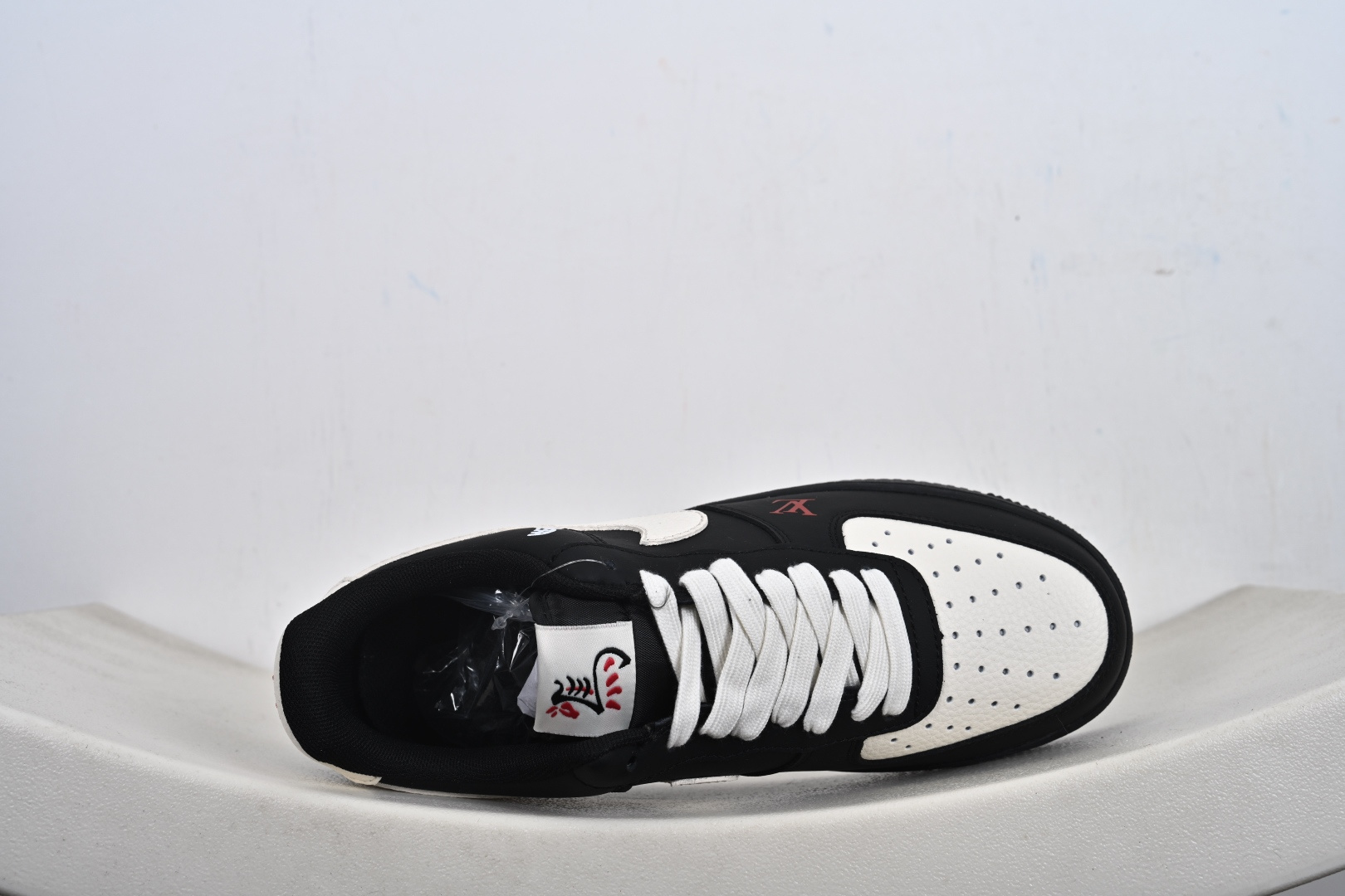 NIKE AIR FORCE 1‘07 LV8 FV3694-104 NIKE AIR FORCE 1‘07 LV8 FV3694-104