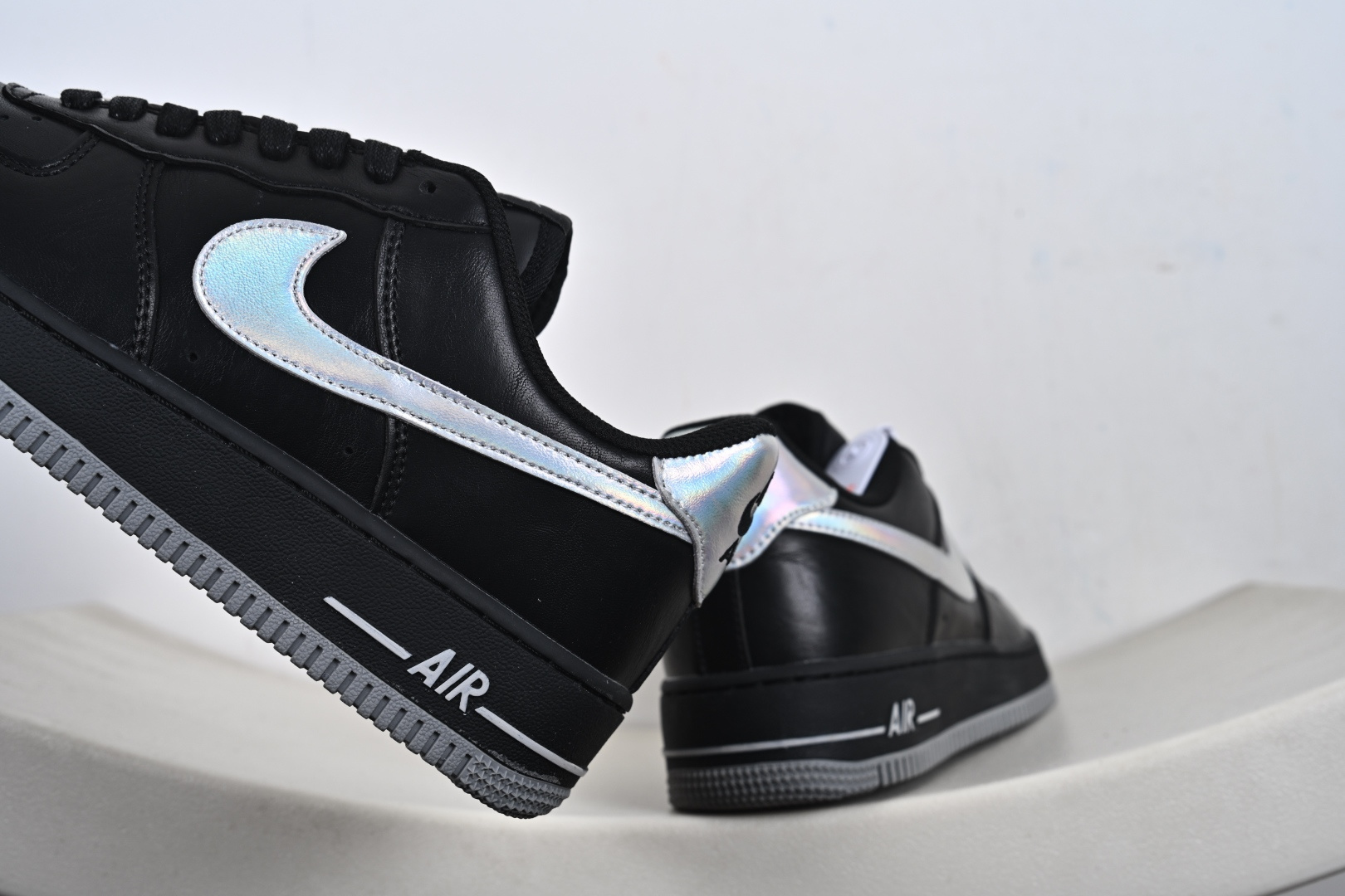 NIKE AIR FORCE 1‘07 LV8 FZ0627-010 NIKE AIR FORCE 1‘07 LV8 FZ0627-010
