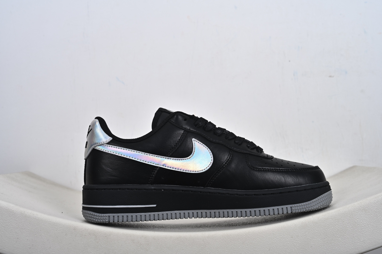 NIKE AIR FORCE 1‘07 LV8 FZ0627-010
