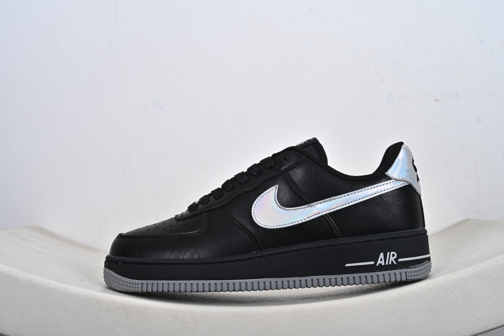 NIKE AIR FORCE 1‘07 LV8 FZ0627-010
